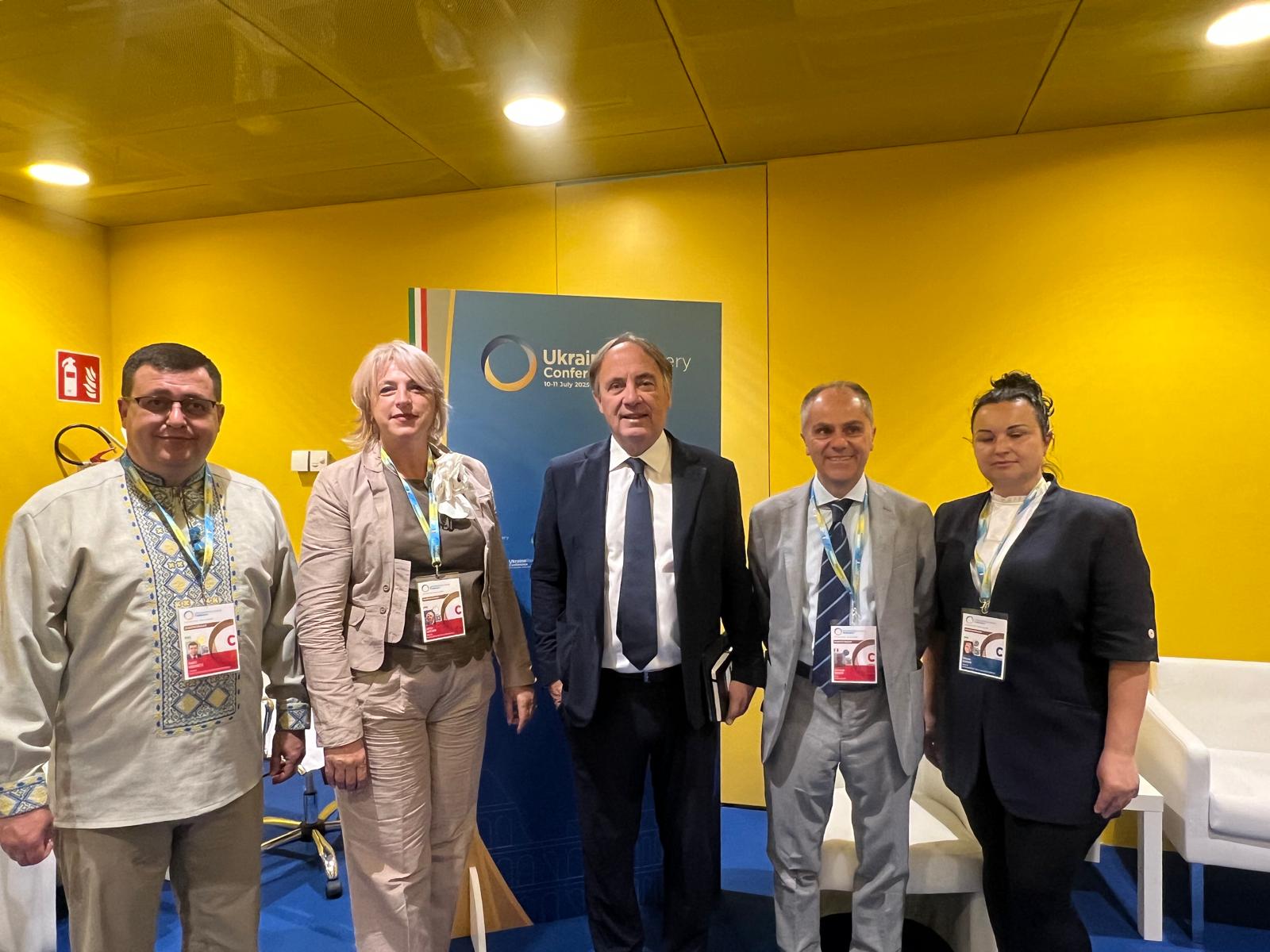 Galleria Siglato a Roma Protocollo d’Intesa&nbsp;tra la&nbsp;Regione Puglia&nbsp;e l’Amministrazione Militare Regionale di&nbsp;Vinnytsia&nbsp;(Ucraina) - Diapositiva 1 di 5