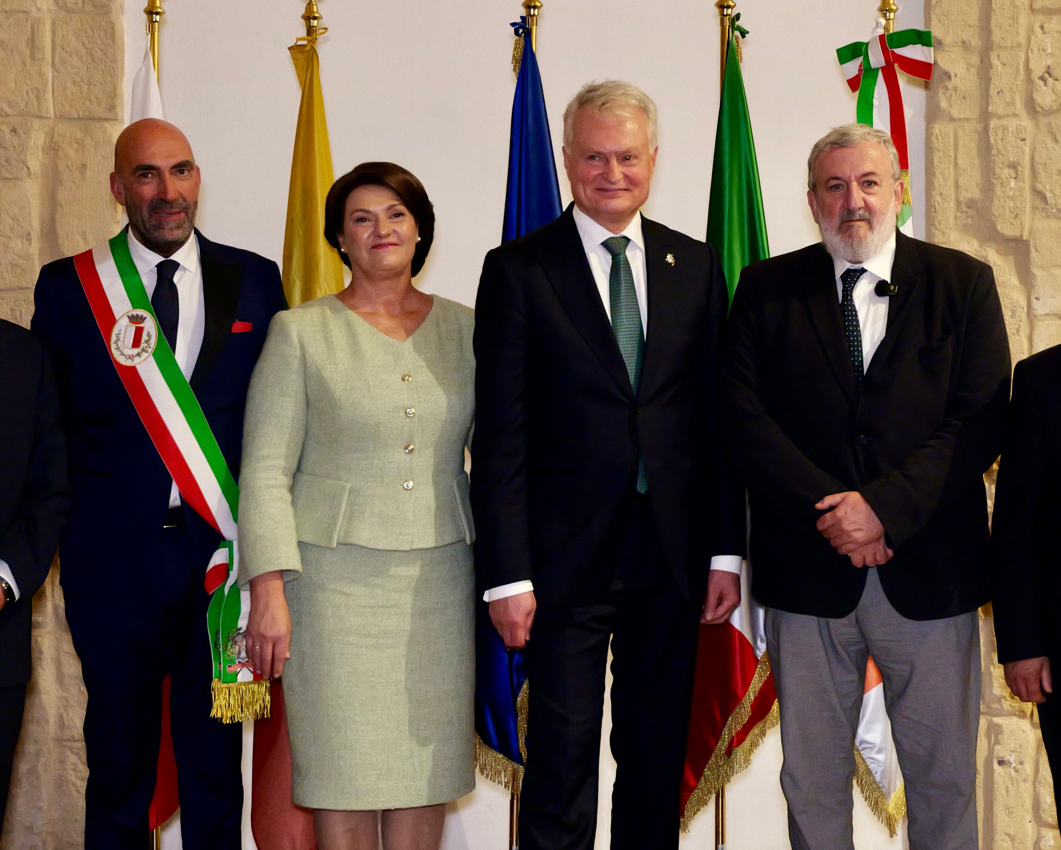 Galleria EMILIANO ACCOGLIE IL PRESIDENTE DELLA REPUBBLICA DI LITUANIA NAUSĖDA - Diapositiva 14 di 14