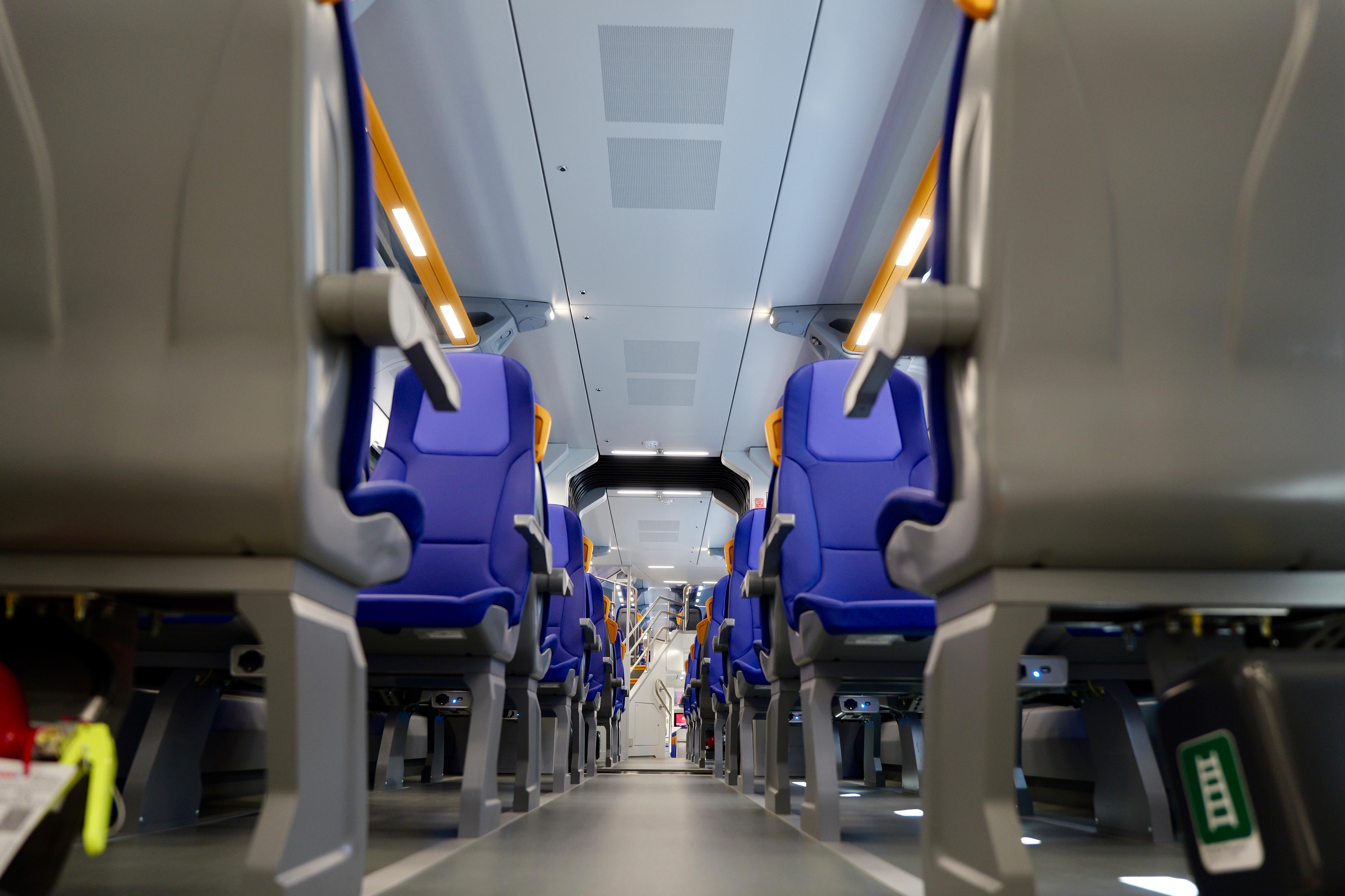 Galleria Trasporti, Ciliento: “La flotta interamente rinnovata del Regionale di Trenitalia dimostra la volontà della Regione di investire in un TPL sicuro, efficiente e sostenibile” - Diapositiva 7 di 13