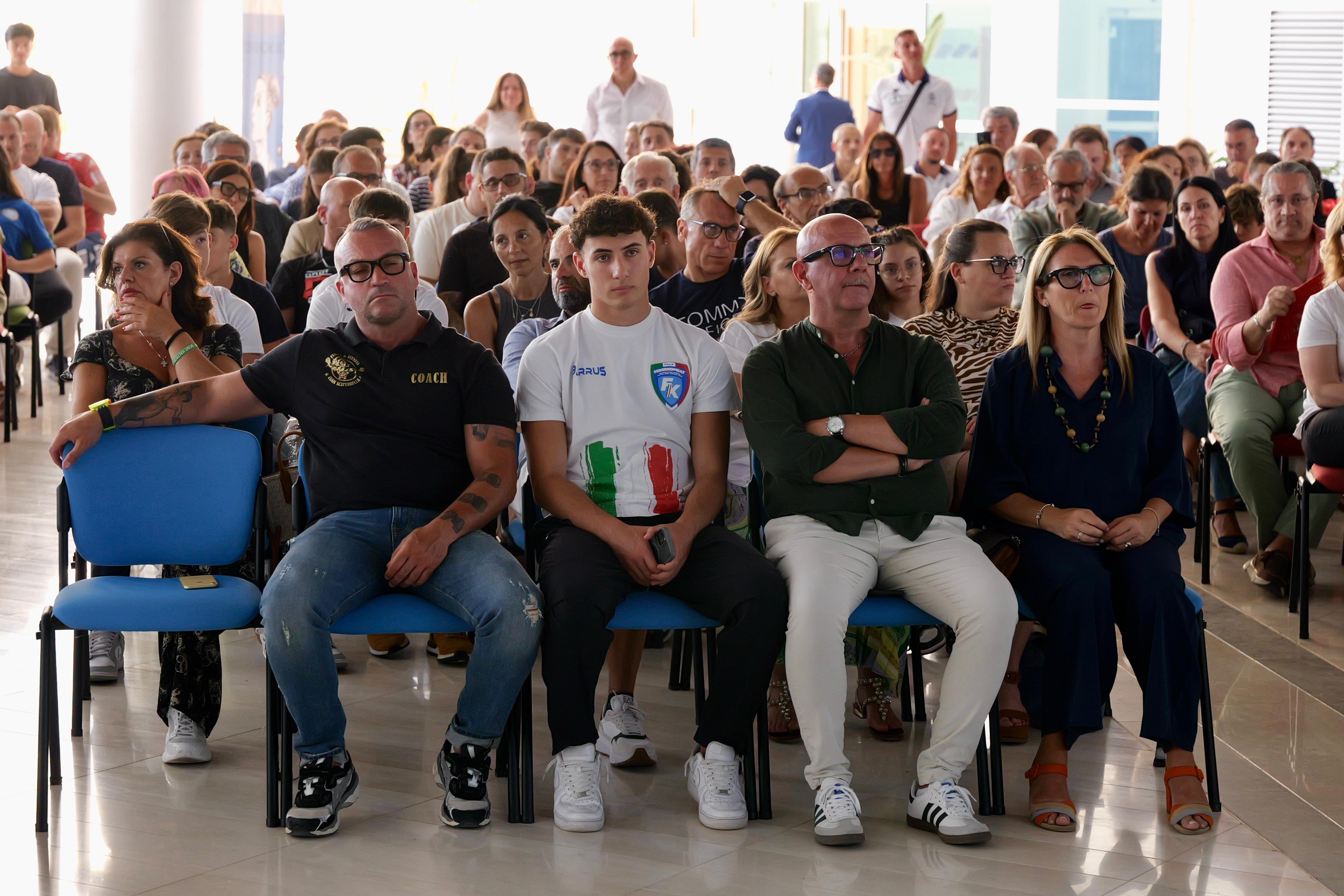 Galleria Nell’Agorà del Consiglio regionale premiate le 121 Eccellenze Sportive della Città metropolitana di Bari - Diapositiva 2 di 5