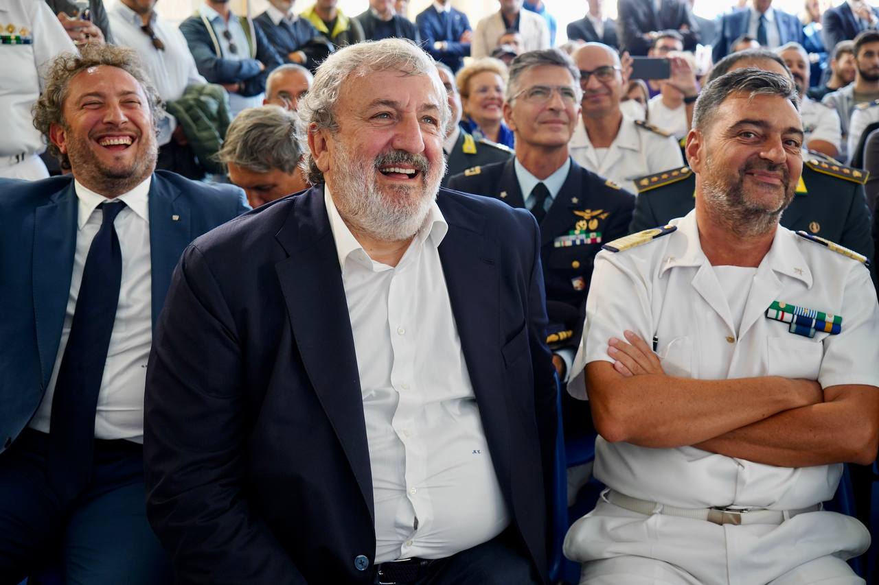 Galleria EMILIANO INAUGURA IL SALONE NAUTICO A BRINDISI: “ORA CONNETTERE LA FORMAZIONE CON GLI INVESTIMENTI” - Diapositiva 7 di 15