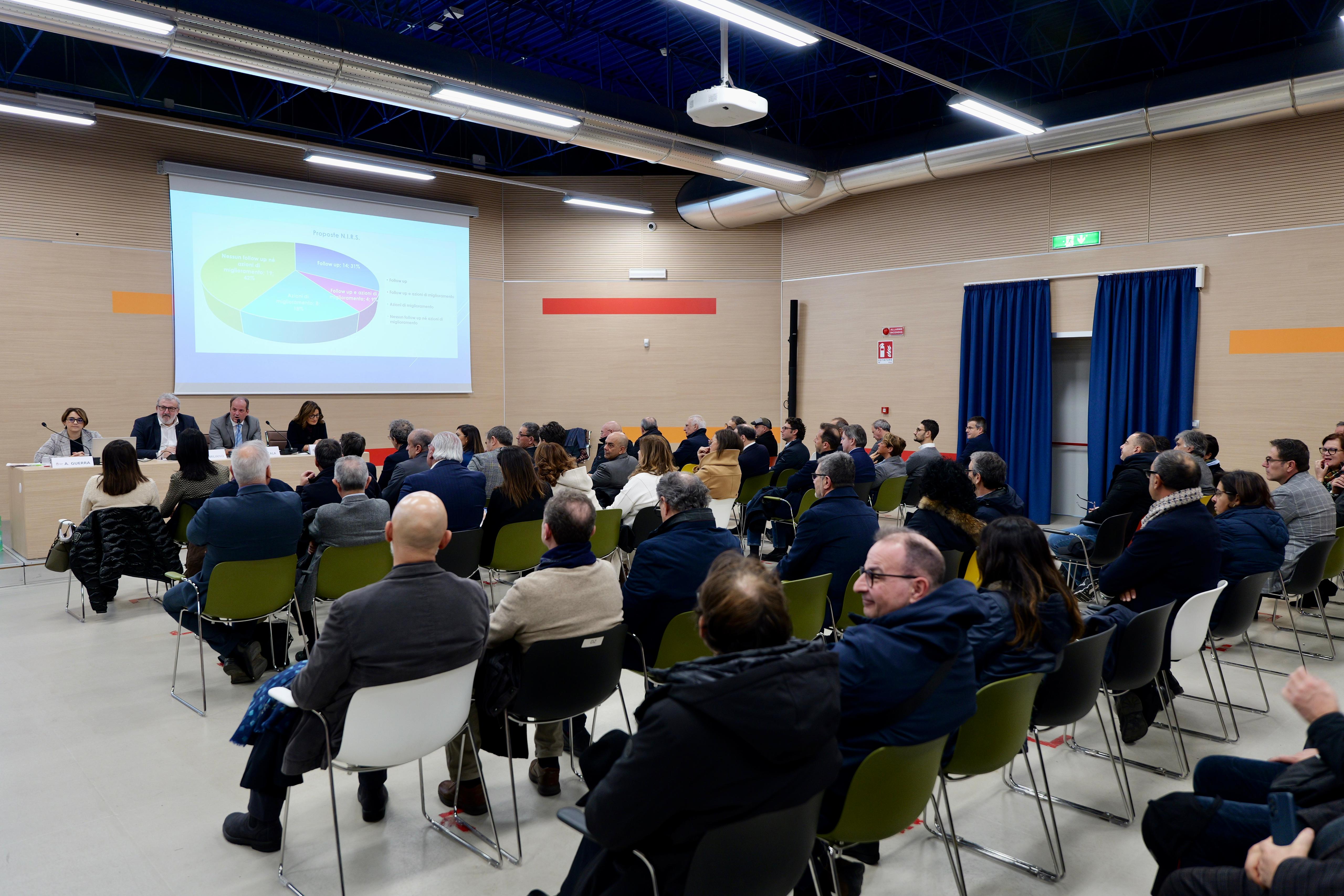 Galleria IL PRESIDENTE EMILIANO ALLA PRESENTAZIONE DEI RISULTATI DEL NIRS, NUCLEO ISPETTIVO REGIONALE SANITARIO - Diapositiva 11 di 12