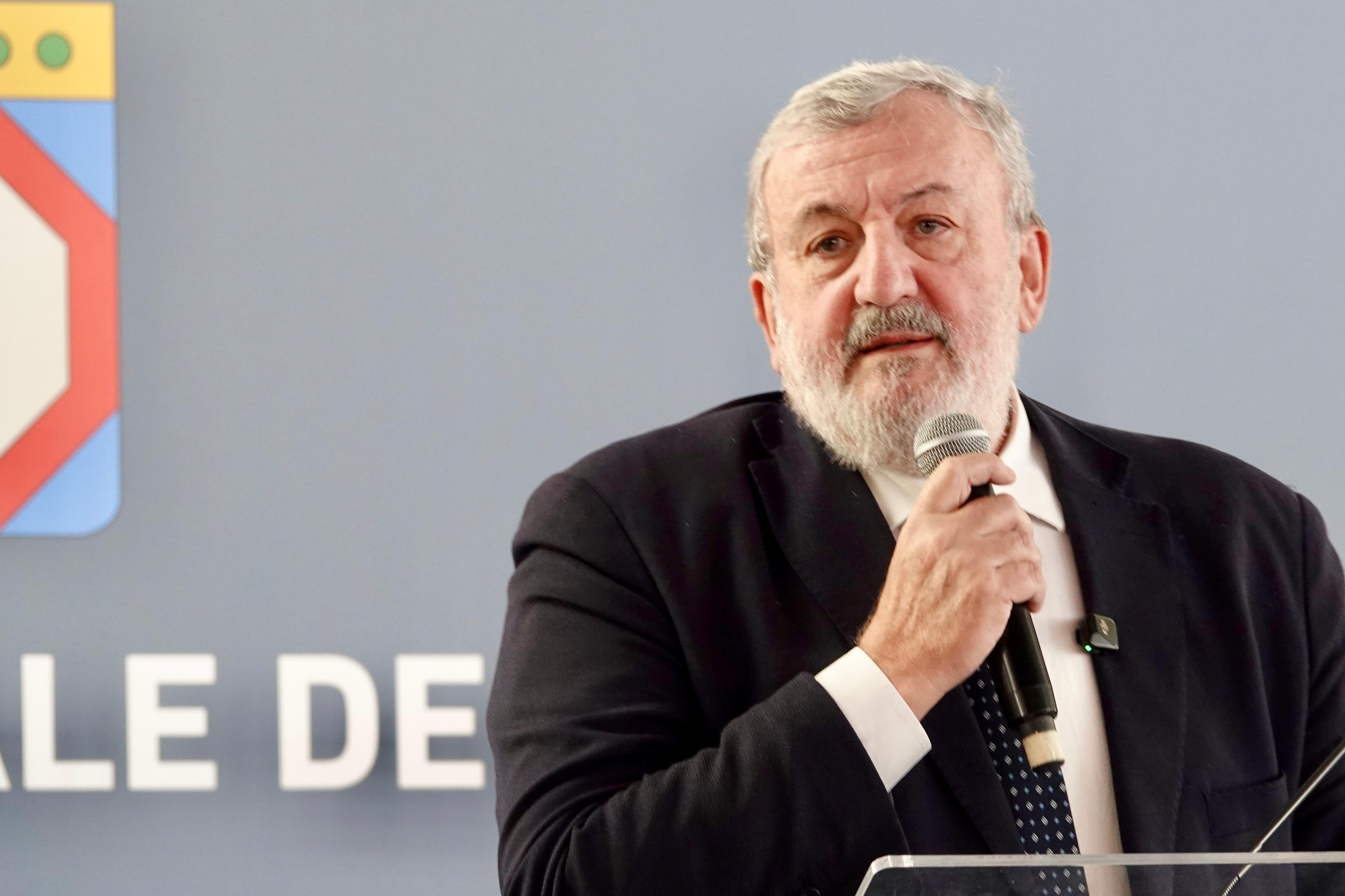 Galleria IL DISCORSO DI SALUTO DEL PRESIDENTE EMILIANO OGGI IN REGIONE - Diapositiva 4 di 6