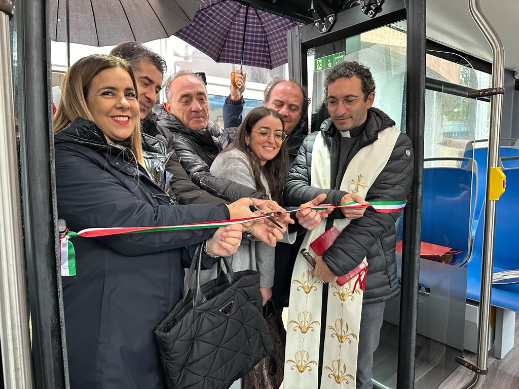 Galleria L’assessore Maurodinoia ha inaugurato ad Altamura tre nuovi autobus sostenibili acquistati tramite il bando regionale Smart go city - Diapositiva 9 di 11