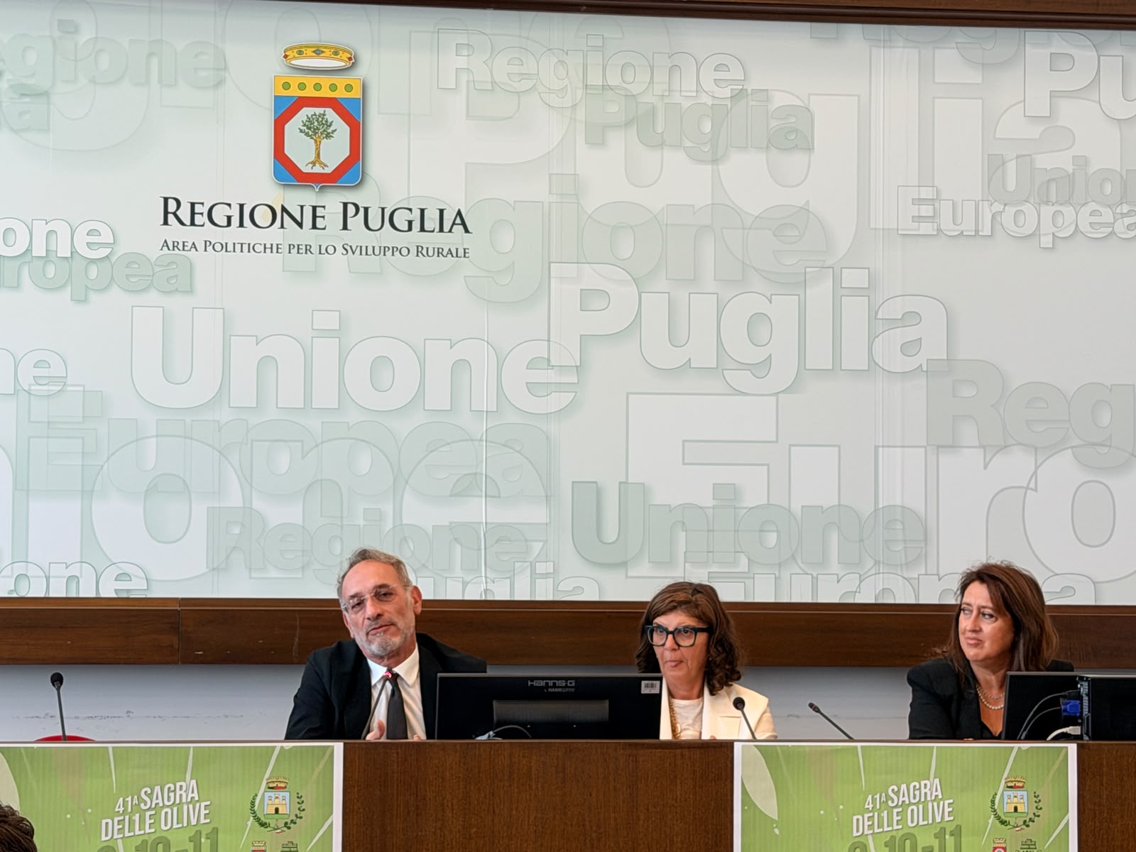 Galleria SAGRA DELLE OLIVE, A SANNICANDRO DI BARI LA 41ª EDIZIONE. PAOLICELLI: “PROMUOVERE LE NOSTRE PRODUZIONI SIGNIFICA RAFFORZARE LE FILIERE E IL VALORE DEL TERRITORIO” - Diapositiva 4 di 8