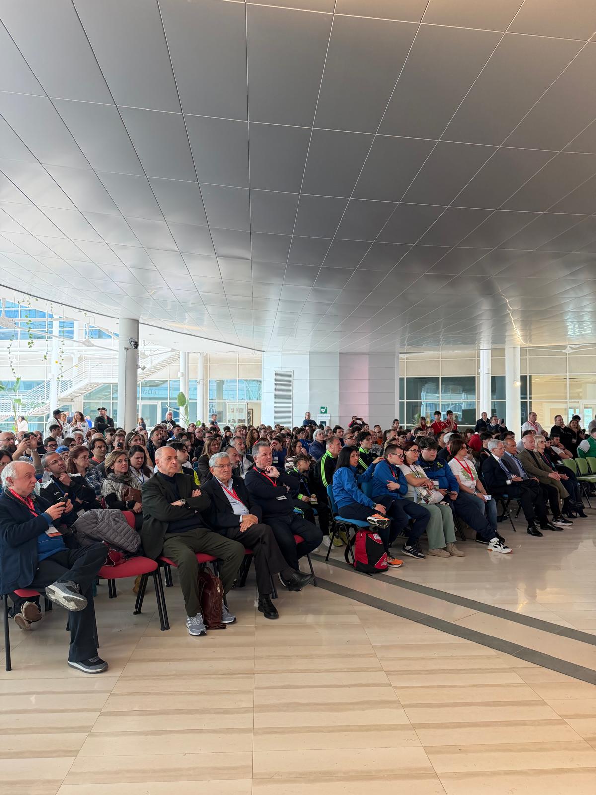 Galleria Ieri l’assessore allo Sport Casili alla prima giornata del tour di premiazione delle “Eccellenze sportive pugliesi” del 2025 - Diapositiva 3 di 6