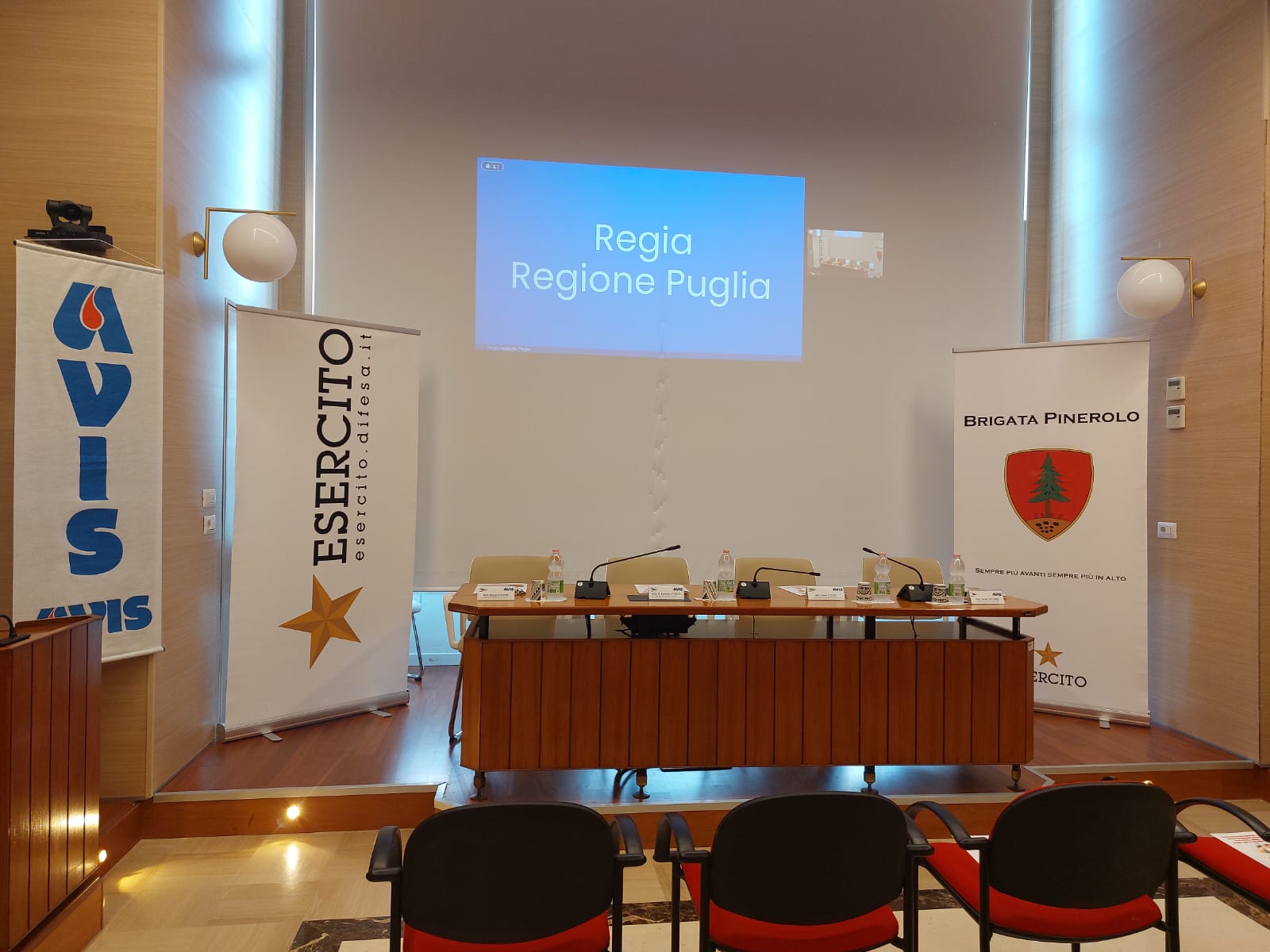 Galleria Il 30 giugno Brigata Pinerolo e Avis in sei piazze pugliesi per promuovere l’emodonazione - Diapositiva 2 di 2