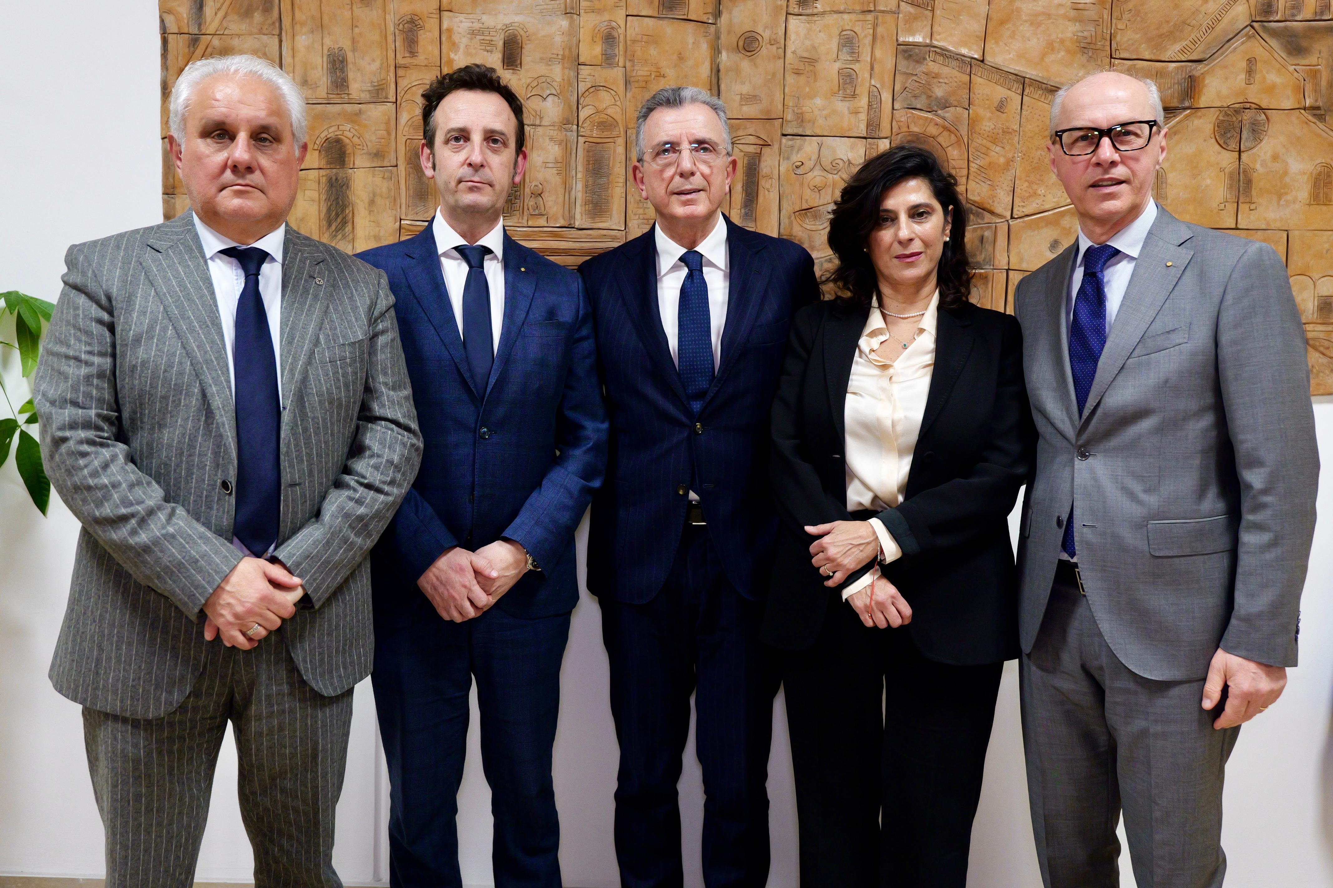 Galleria Il presidente Decaro incontra Ordine dei Commercialisti: “Momento di confronto e di condivisione di strategie per supportare imprese e professionisti” - Diapositiva 1 di 5