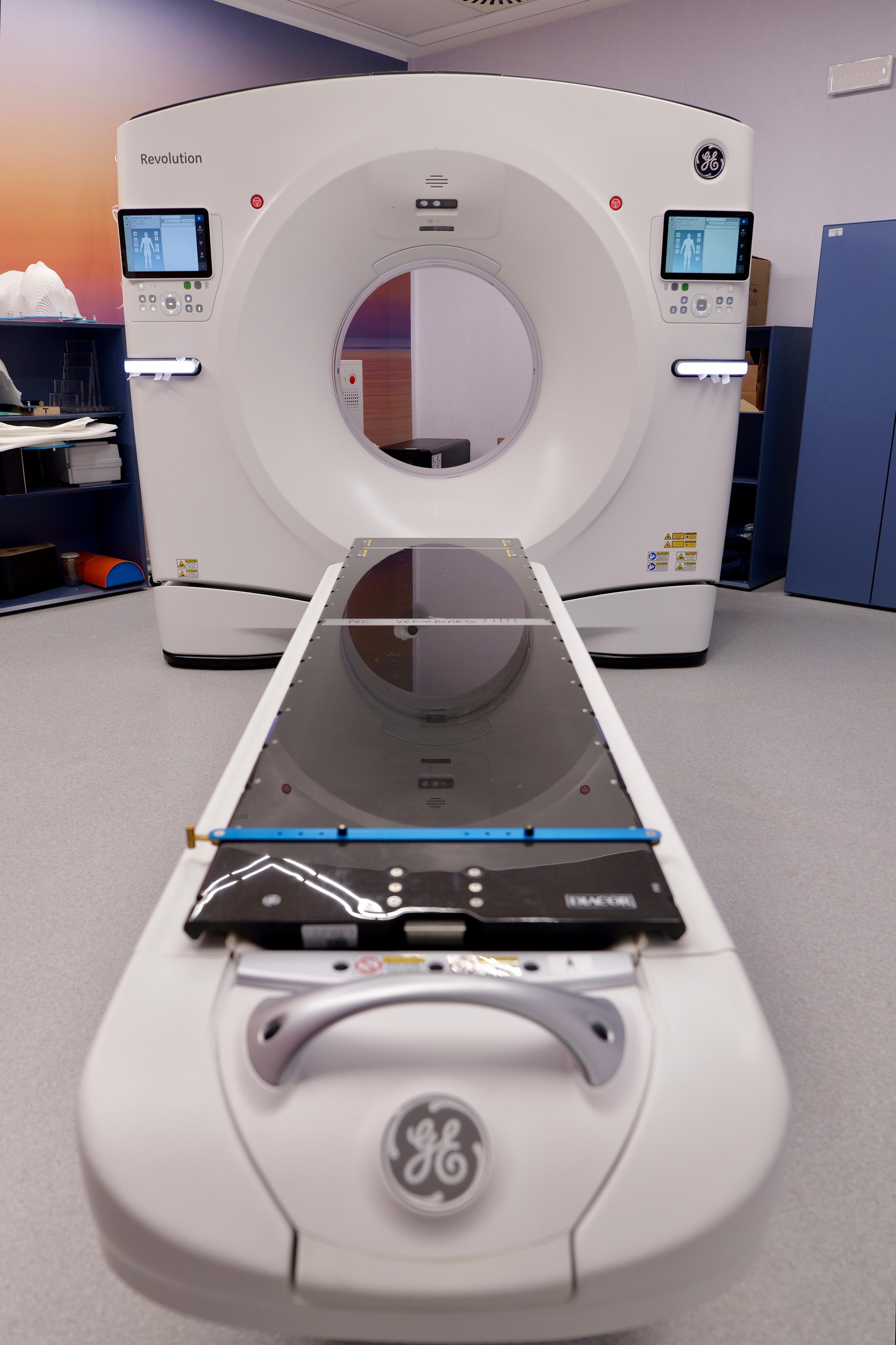 Galleria Inaugurato da Emiliano acceleratore lineare Istituto Oncologico di Bari - Diapositiva 6 di 11