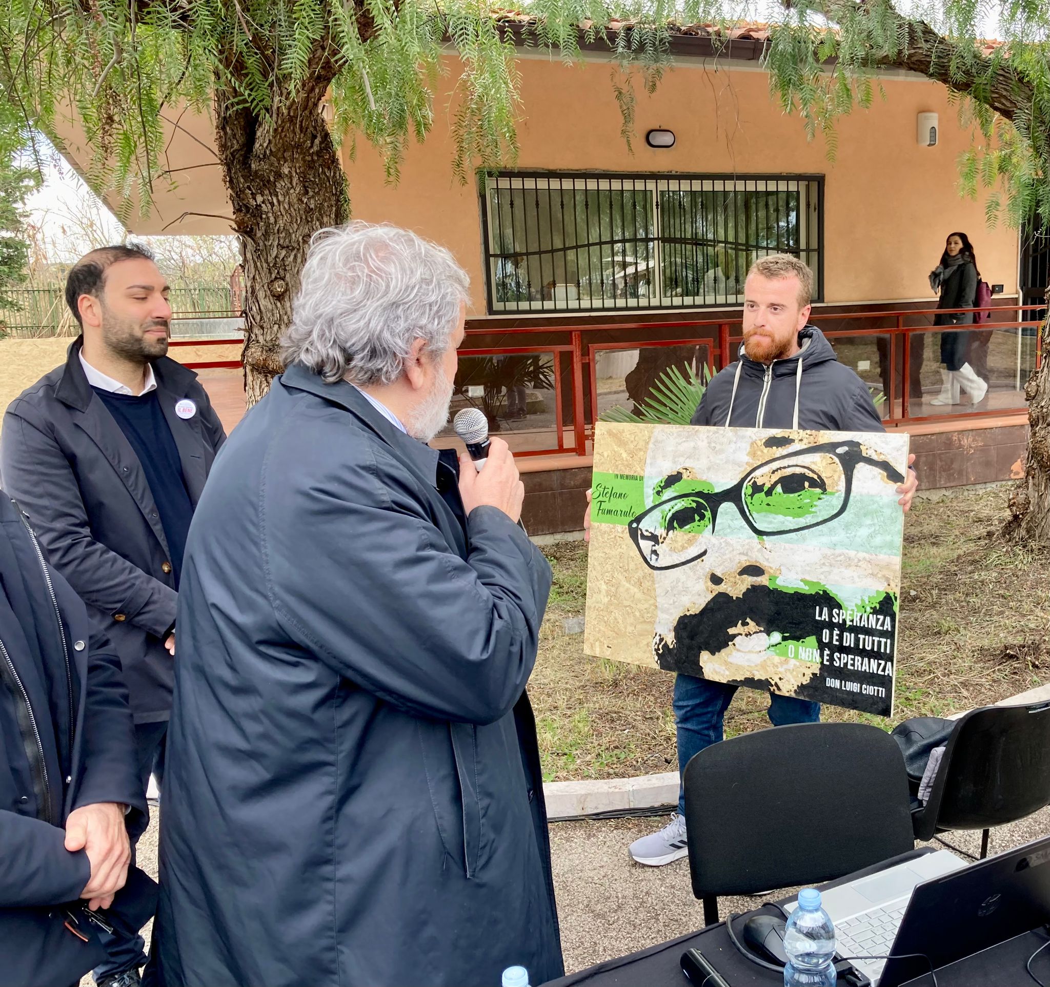 Galleria Emiliano a Manfredonia per l’inaugurazione di Villa Rossana, bene confiscato alla criminalità: “Restituiamo alla società ricchezza, coesione sociale e solidarietà” - Diapositiva 6 di 11