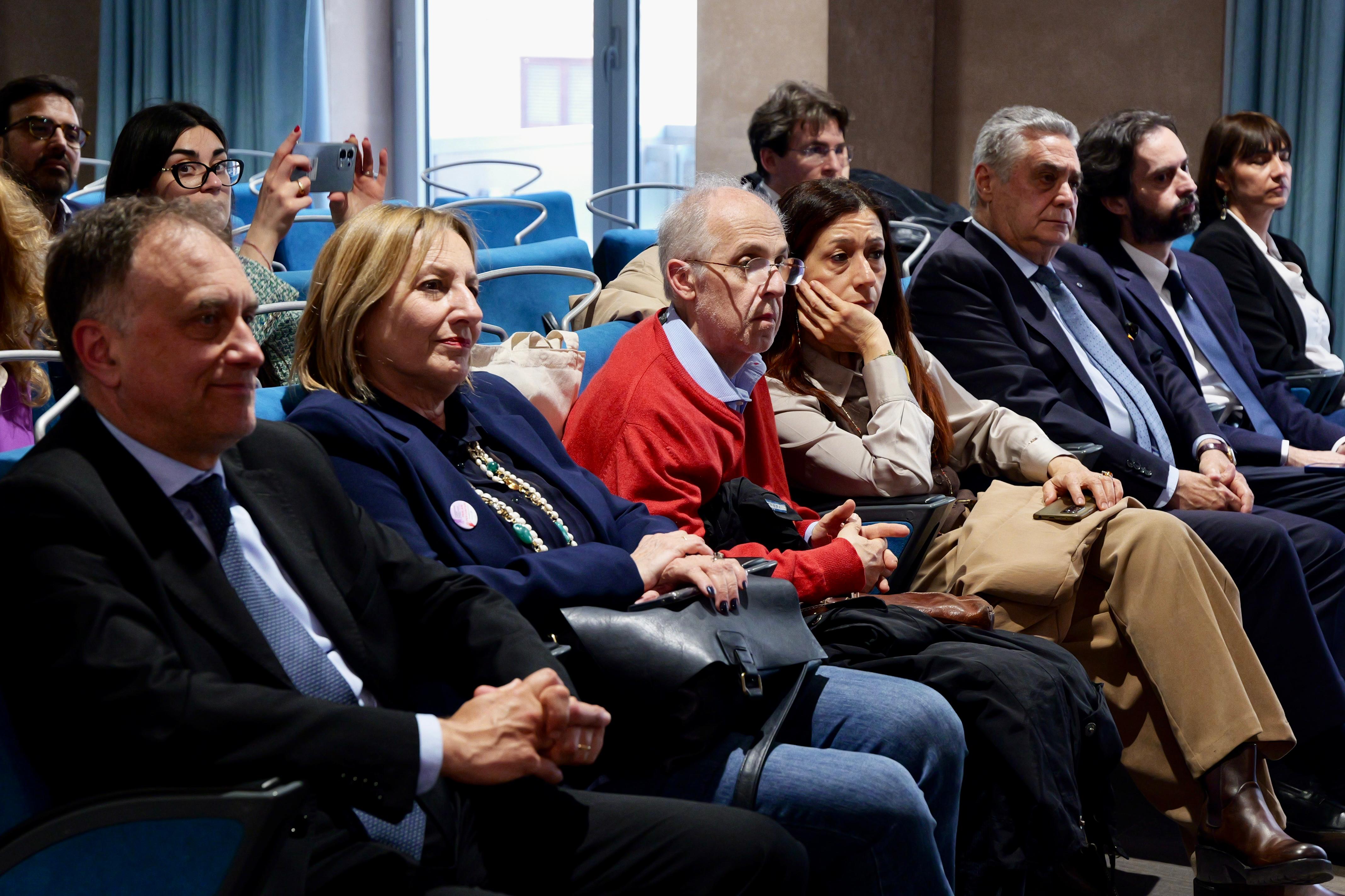 Galleria Apprendistato duale, dal prossimo anno scolastico la prima sperimentazione negli istituti tecnici e professionali della Puglia - Diapositiva 9 di 11