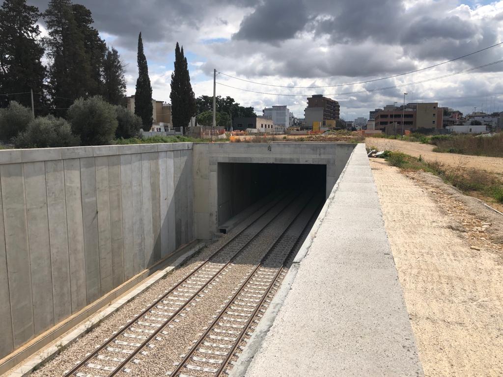 Galleria Maurodinoia, sopralluogo con FSE e sindaco di Triggiano sul cantiere dell’interramento dei binari ferroviari - Diapositiva 1 di 11
