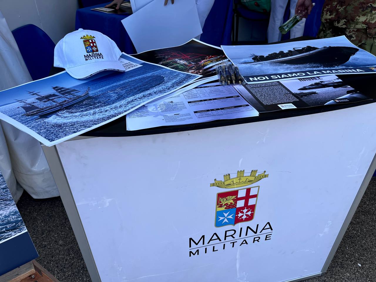 Galleria EMILIANO INAUGURA IL SALONE NAUTICO A BRINDISI: “ORA CONNETTERE LA FORMAZIONE CON GLI INVESTIMENTI” - Diapositiva 1 di 15