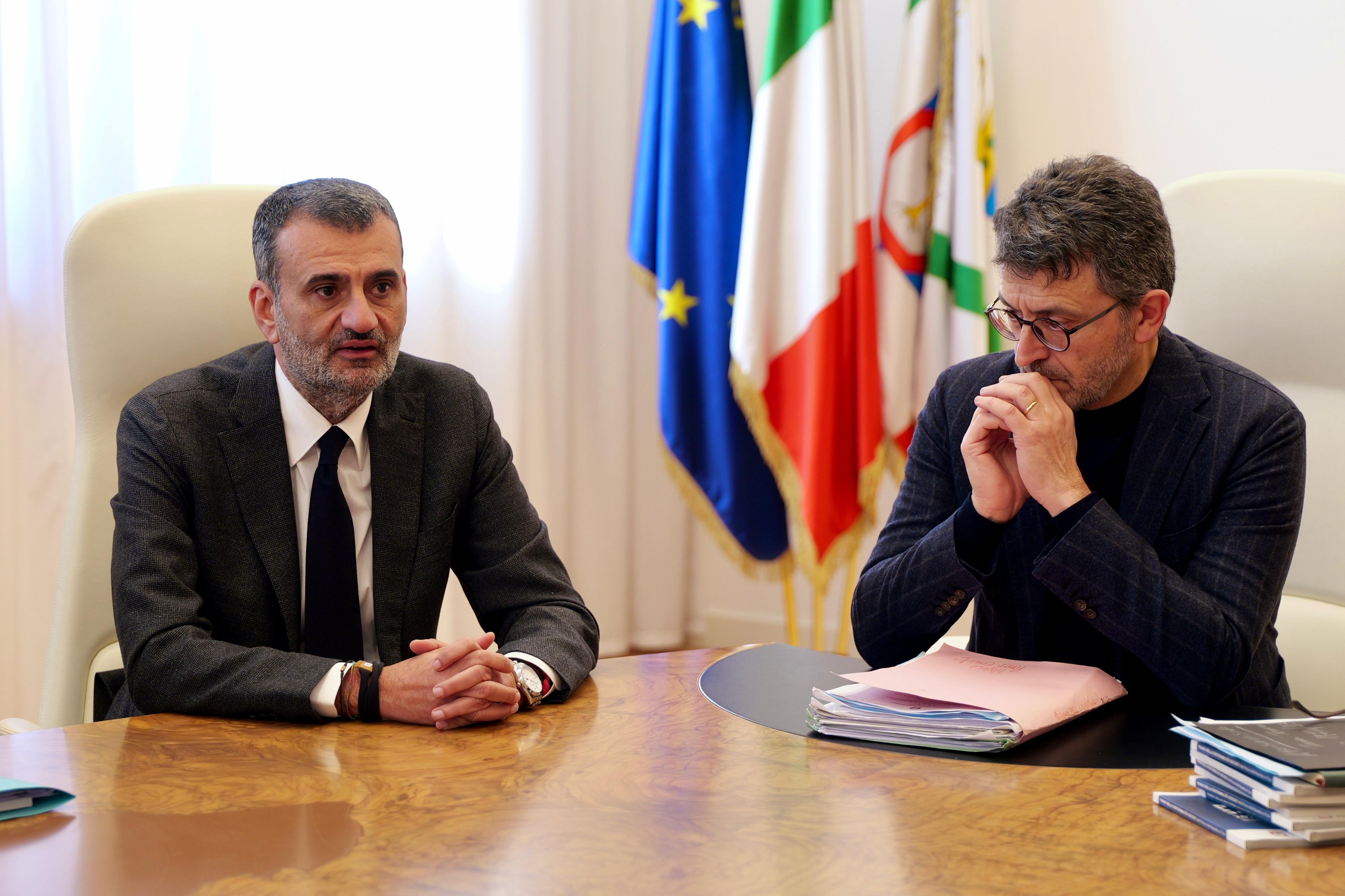 Galleria Tavolo regionale di contrasto all’abusivismo edilizio, presidente Decaro: “Regione al fianco dei Comuni. La legalità è una priorità e leva di sviluppo” - Diapositiva 1 di 7