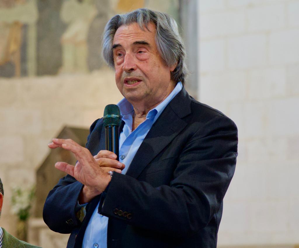Galleria CONVERSANO, LA FIRMA DEL MAESTRO MUTI SULLA LEGGE PUGLIESE SULLE BANDE MUSICALI: “SIA DI ESEMPIO PER IL PAESE”. EMILIANO: “LA PUGLIA SI RIAPPROPRIA DELLA SUA IDENTITÀ” - Diapositiva 7 di 15