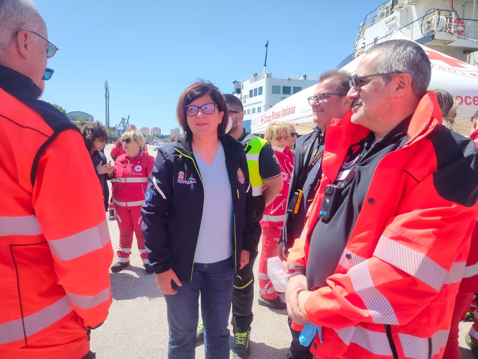 Galleria Protezione civile, l’assessore regionale a Brindisi per lo sbarco di 166 migranti - Diapositiva 2 di 5