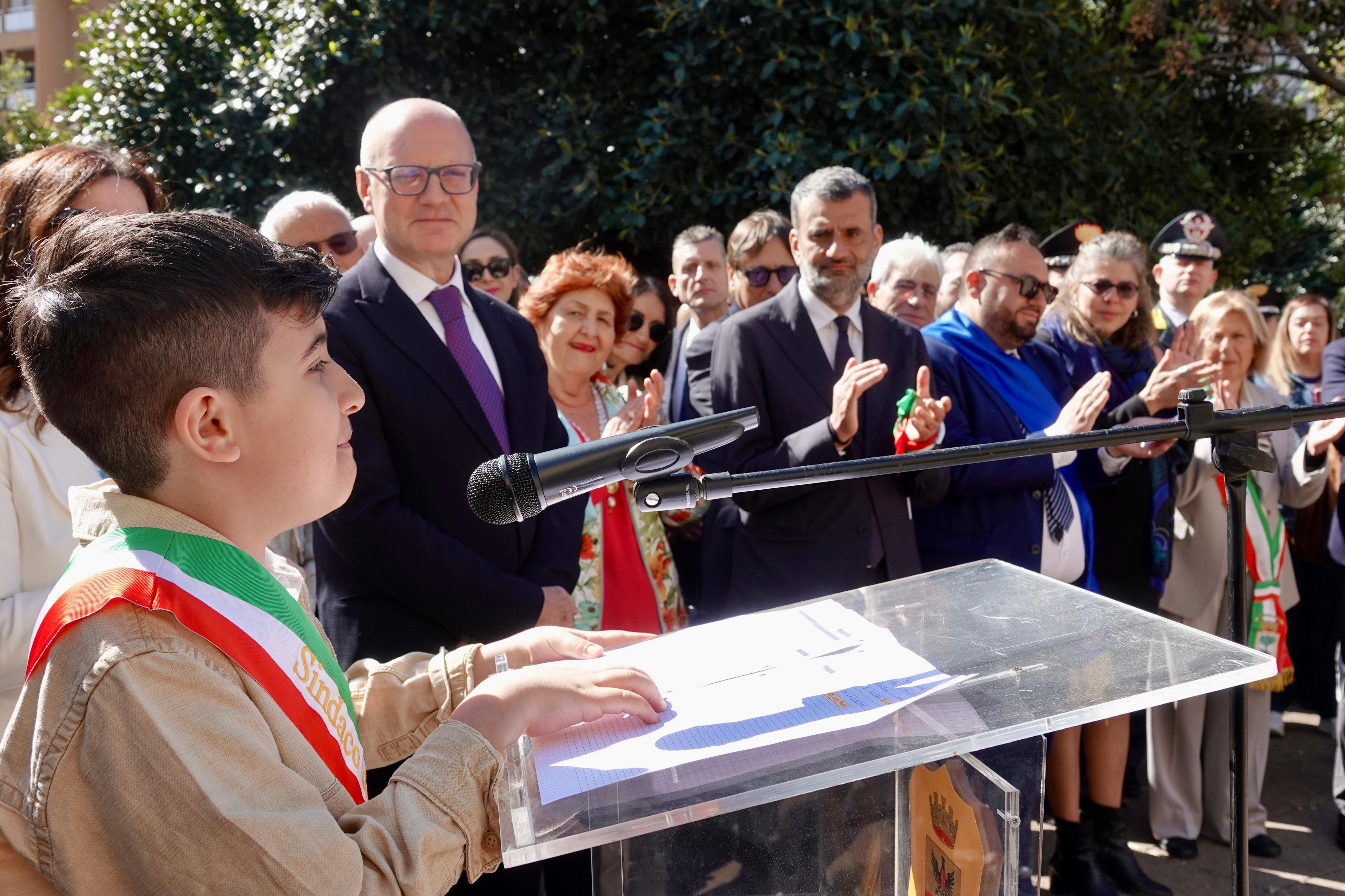 Galleria 25 Aprile, Decaro:“Cittadini anticorpi della Democrazia. La costituzione sia la bussola delle nostre azioni quotidiane” - Diapositiva 4 di 4