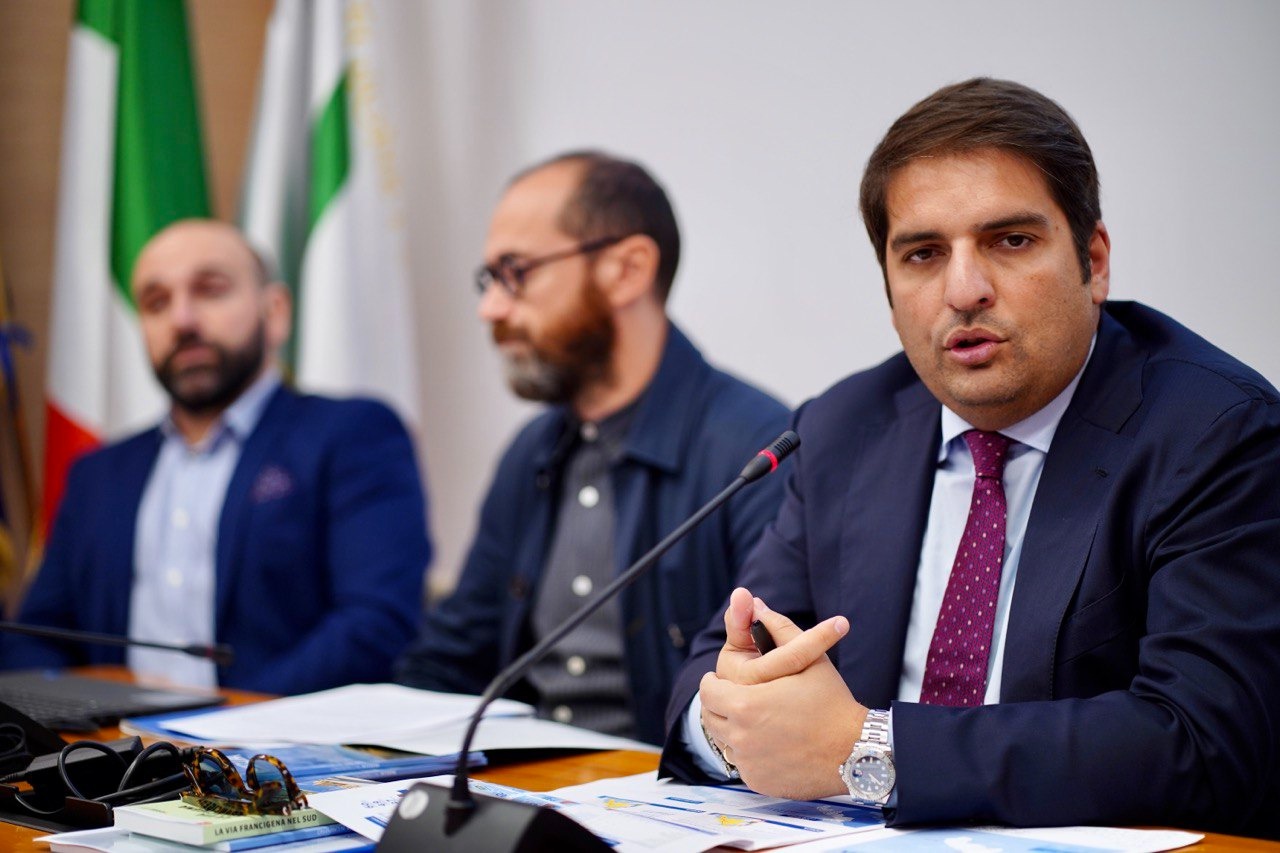 Galleria Turismo sostenibile: dalla Regione Puglia interventi per 3,2 milioni sulla rete dei cammini. Presentato il progetto di infrastrutturazione che coinvolgerà tutte le province pugliesi - Diapositiva 4 di 13