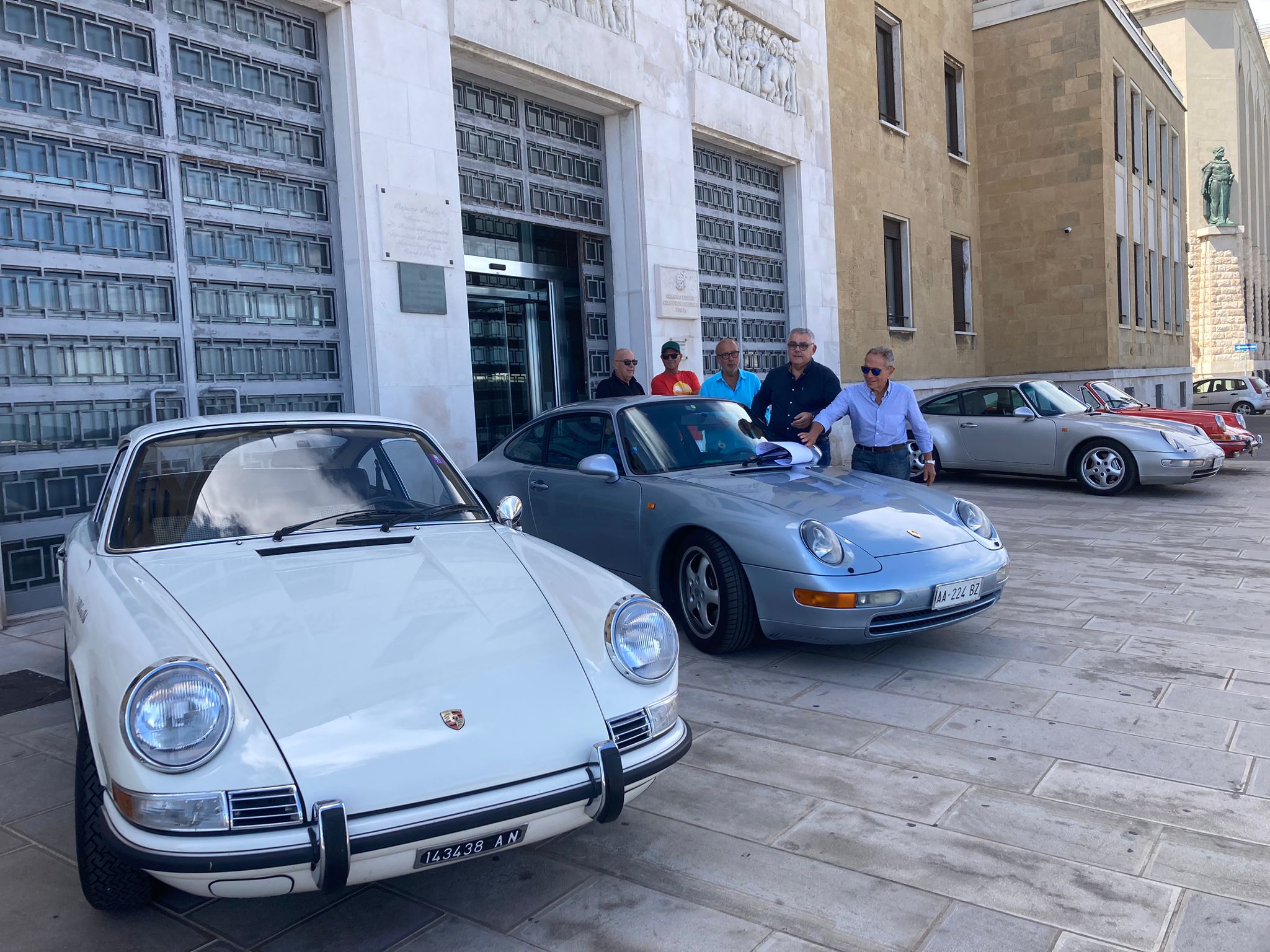 Galleria Destinazione Primitivo: l’1, il 2 e il 3 settembre 2023 il raduno delle Porsche d’epoca in un viaggio a tappe tra le terre della Dop di Manduria - Diapositiva 4 di 6