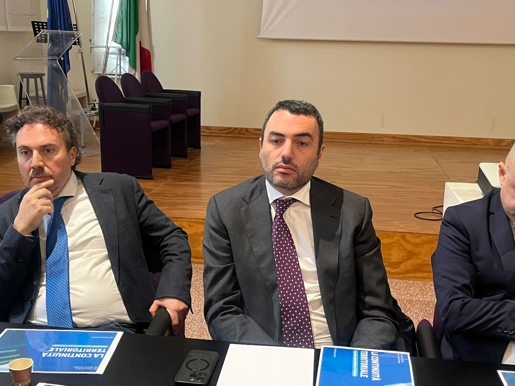 Galleria Aeroporto di Brindisi, Ciliento e Delli Noci all’incontro promosso dagli on. D’Attis e Caroppo: “Una proposta che va attentamente valutata e approfondita” - Diapositiva 1 di 6