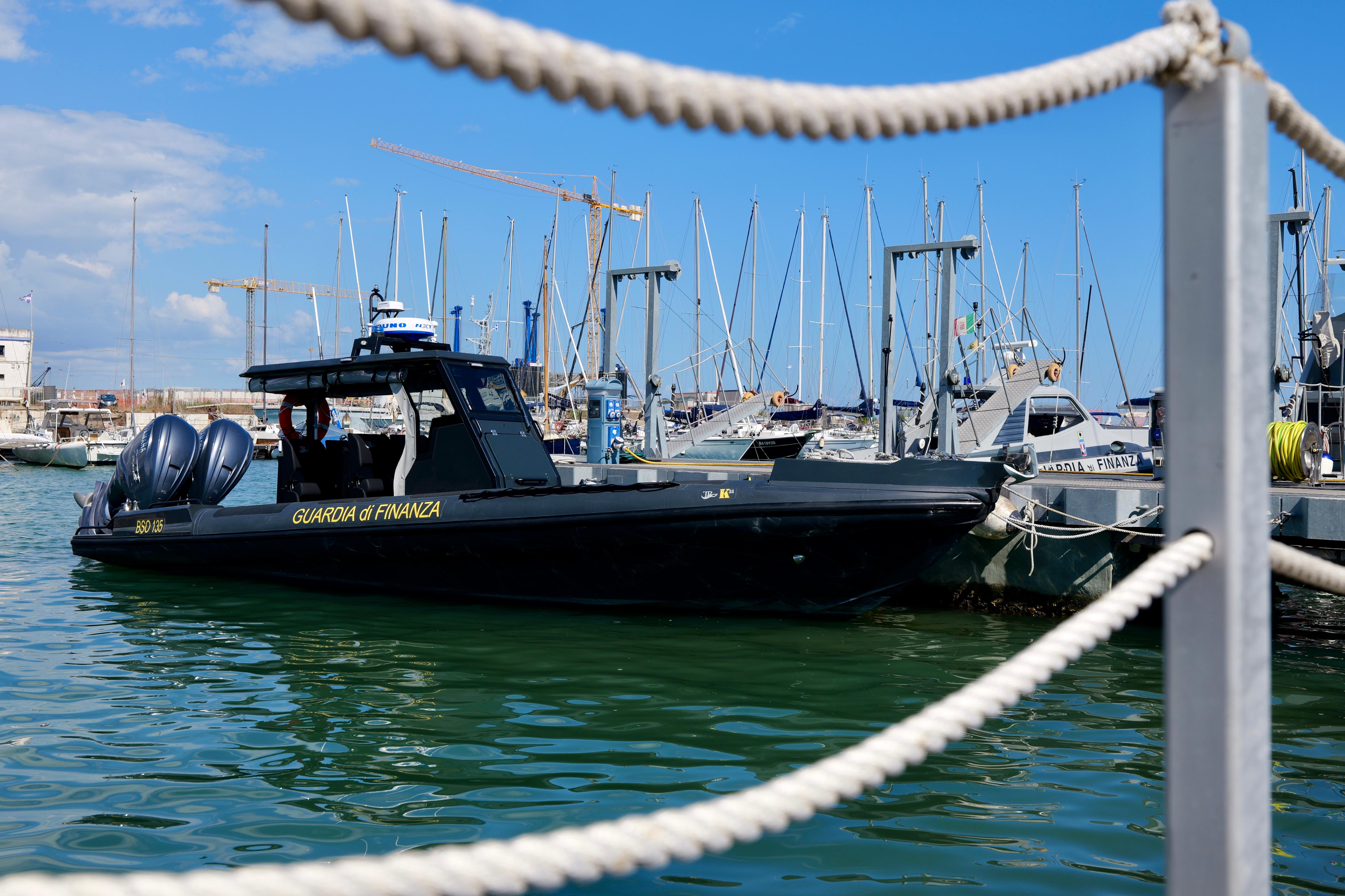 Galleria EMILIANO ALLA CONSEGNA DEL BATTELLO DI SERVIZIO OPERATIVO 