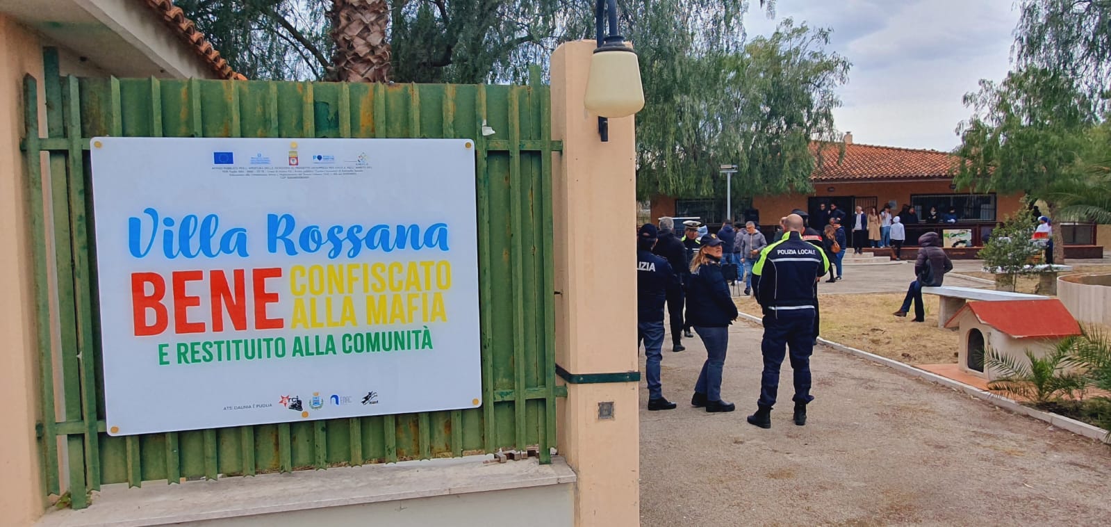 Galleria Emiliano a Manfredonia per l’inaugurazione di Villa Rossana, bene confiscato alla criminalità: “Restituiamo alla società ricchezza, coesione sociale e solidarietà” - Diapositiva 1 di 11