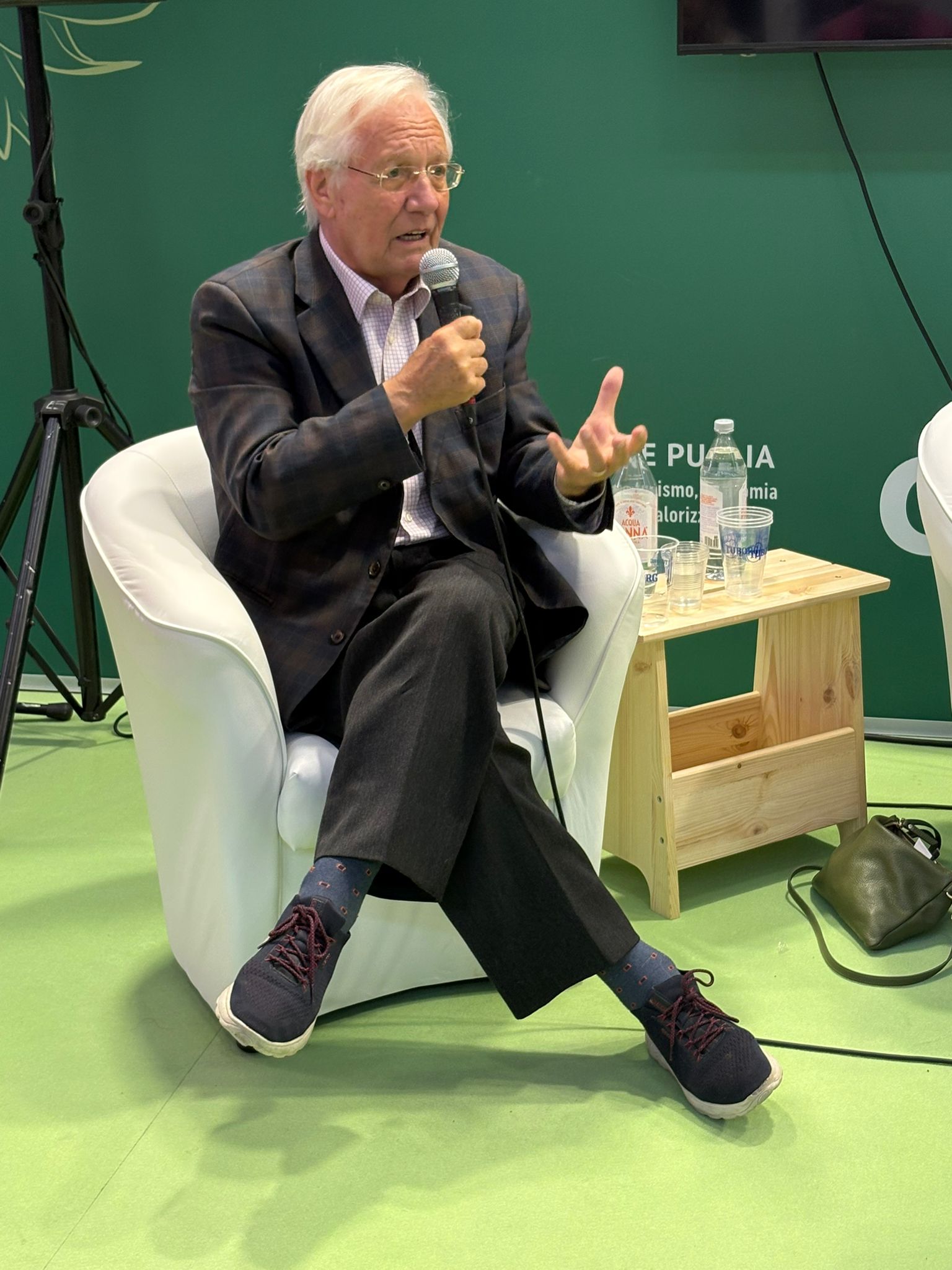 Galleria Presentato al Salone del libro di Torino il volume di Puglia Regione Universitaria - Diapositiva 2 di 5