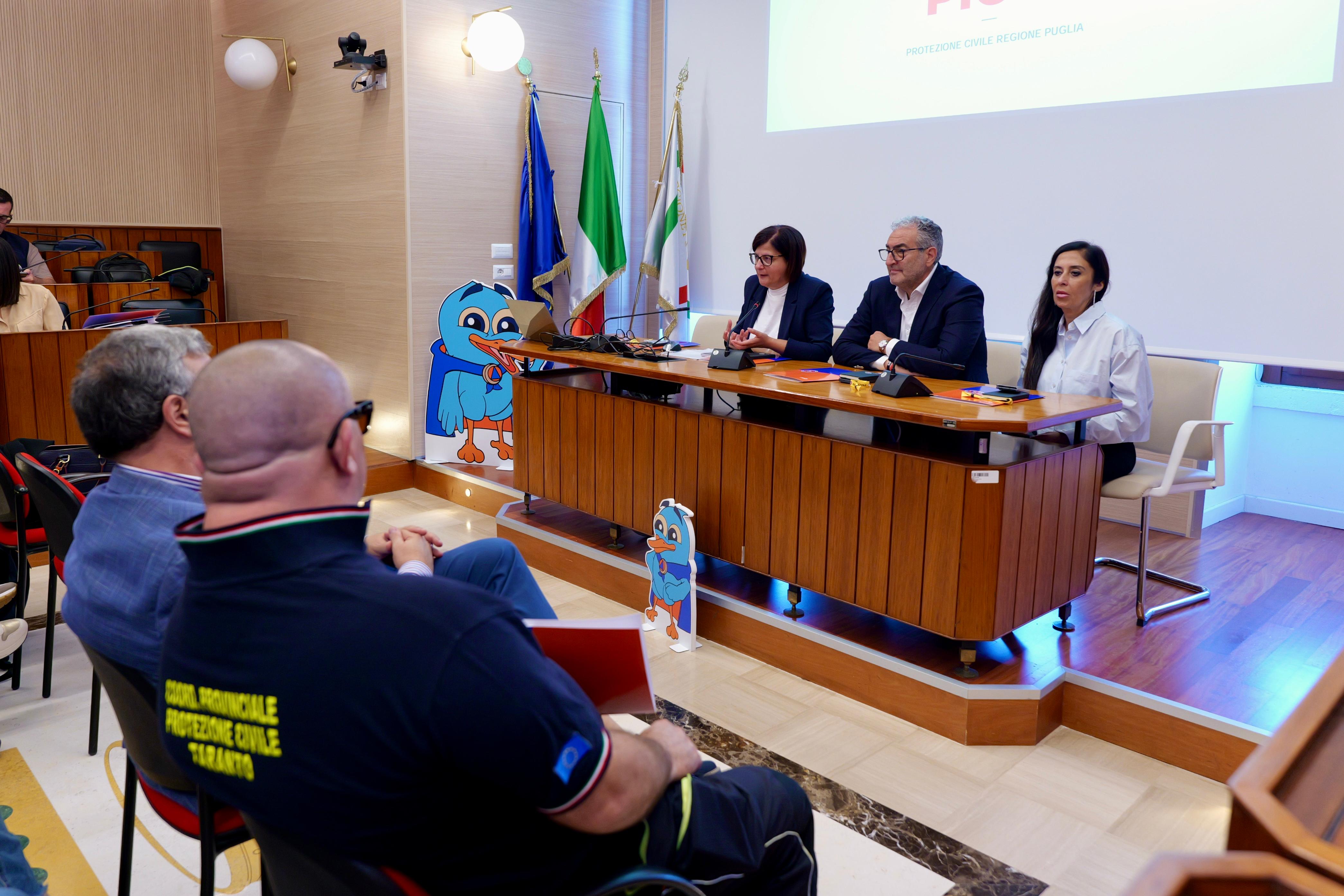 Galleria Protezione civile, chiuso il progetto Interreg HANDY di cooperazione attiva tra i sistemi di Protezione civile di Italia e Croazia e presentata la campagna di sensibilizzazione rivolta ai più giovani con la mascotte Picci - Diapositiva 2 di 10