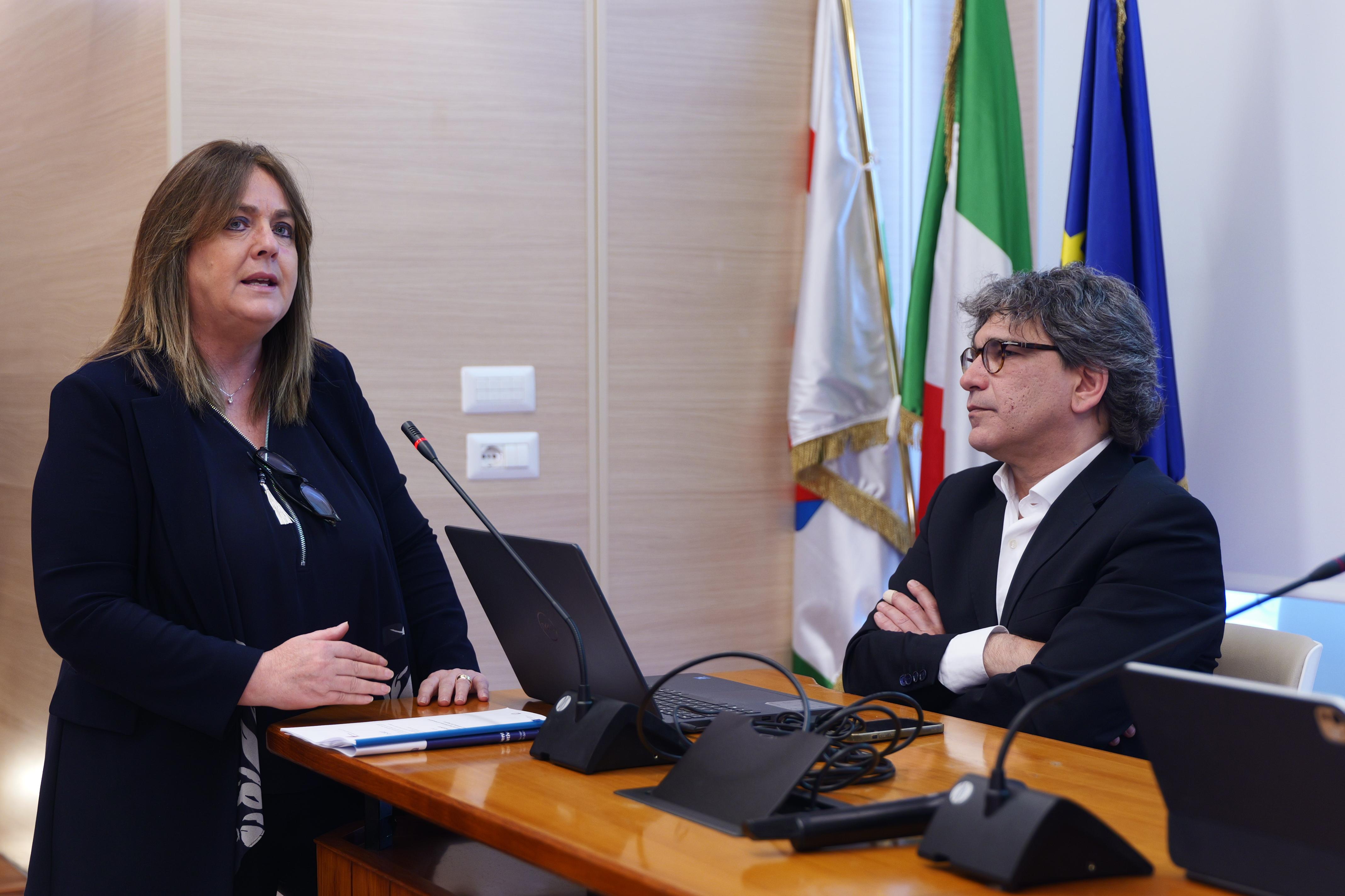 Galleria Ecco “Puglia Accogliente”, l’Avviso regionale per l’inclusione socio-abitativa dei lavoratori migranti: 40 milioni ai Comuni per superare gli insediamenti informali e contrastare il caporalato - Diapositiva 1 di 9