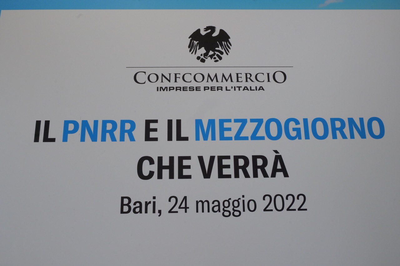 Galleria Il Presidente della Regione al convegno Confcommercio su PNRR e Mezzogiorno - Diapositiva 5 di 7