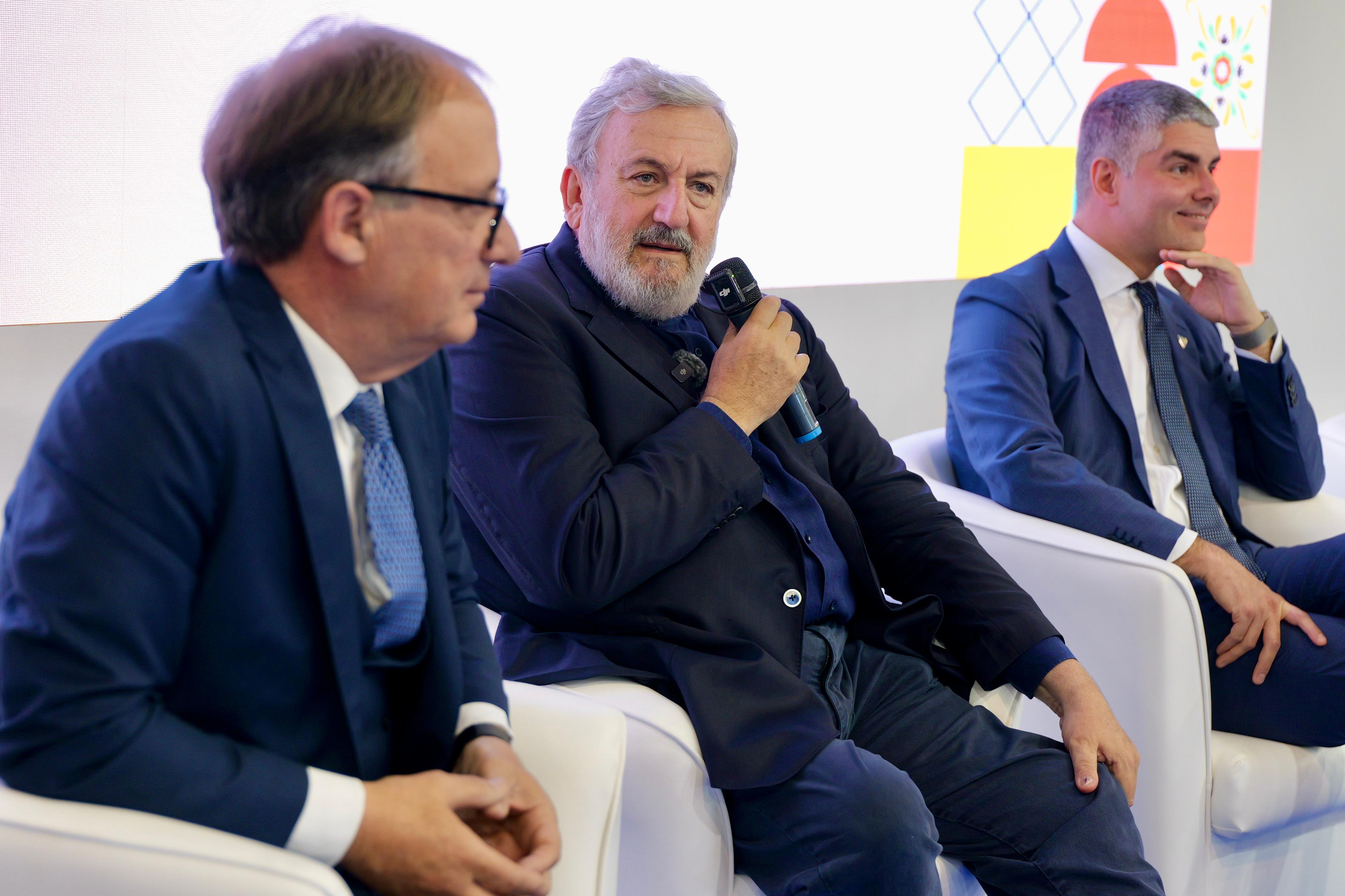 Galleria AL VIA OGGI LA PRIMA EDIZIONE JOB&ORIENTA BARI - Diapositiva 1 di 11