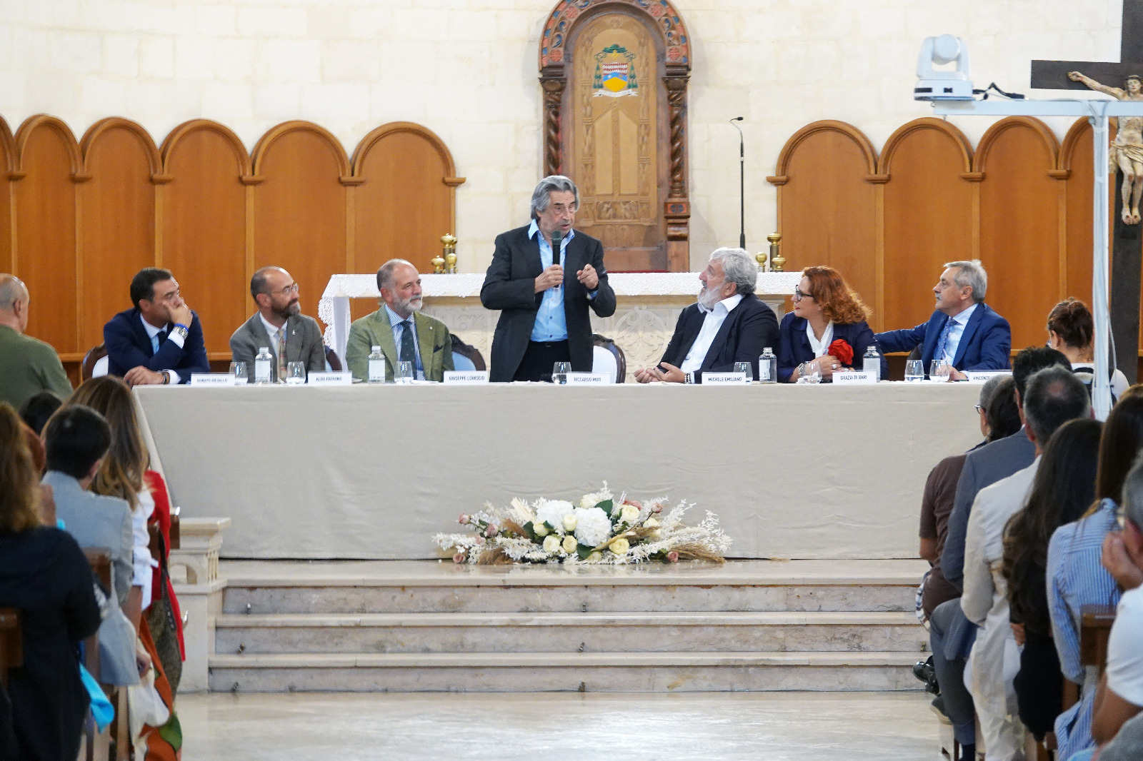 Galleria CONVERSANO, LA FIRMA DEL MAESTRO MUTI SULLA LEGGE PUGLIESE SULLE BANDE MUSICALI: “SIA DI ESEMPIO PER IL PAESE”. EMILIANO: “LA PUGLIA SI RIAPPROPRIA DELLA SUA IDENTITÀ” - Diapositiva 14 di 15