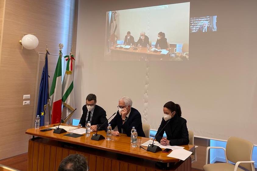 Galleria Dibattito pubblico sulla SS 16 ADRIATICA BARI-MOLA, Emiliano: 