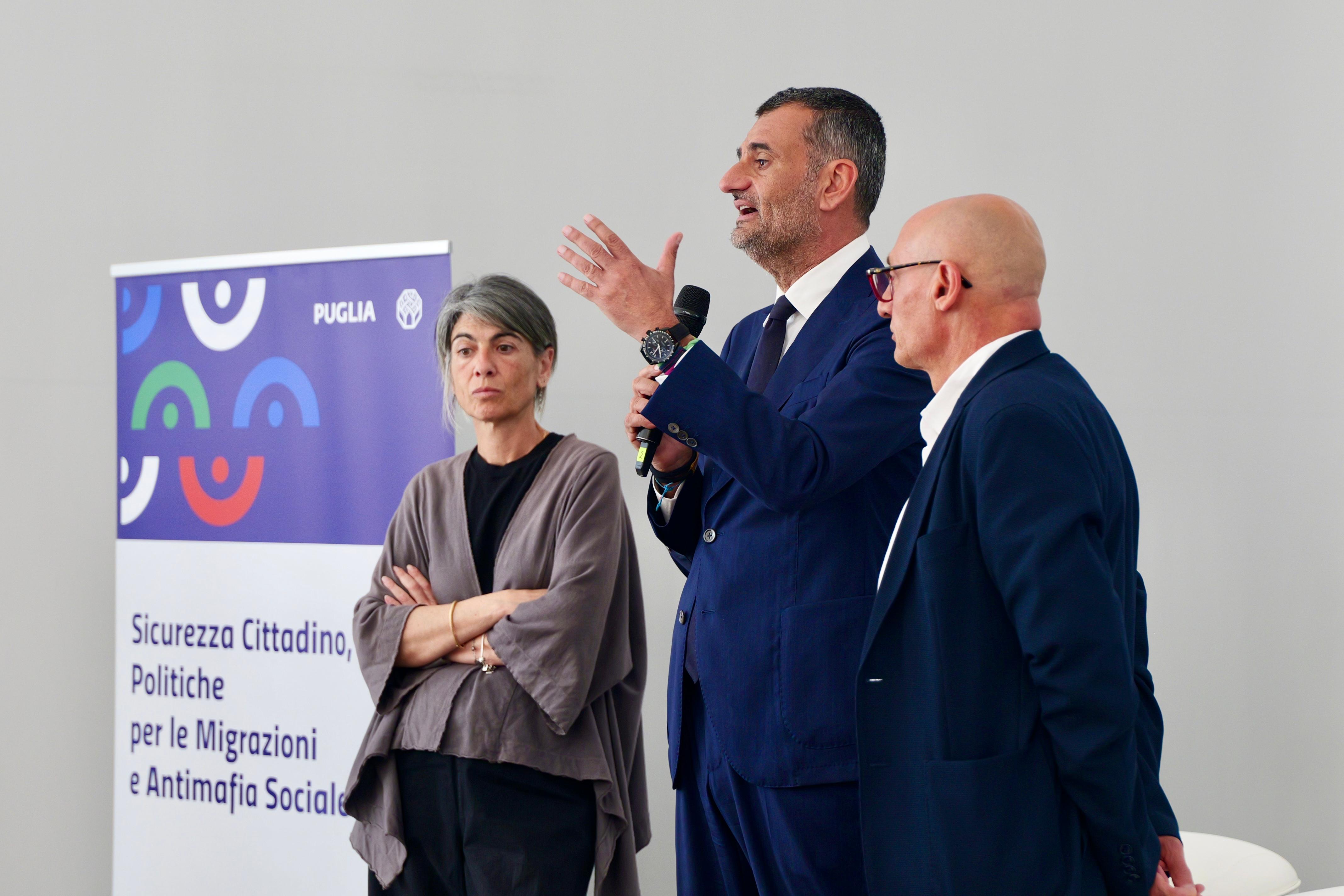 Galleria Nuovo Piano Regionale delle Politiche Migratorie, avviato questa mattina il percorso partecipativo di Regione Puglia con un momento di ricordo di Bakari Sako - Diapositiva 7 di 11