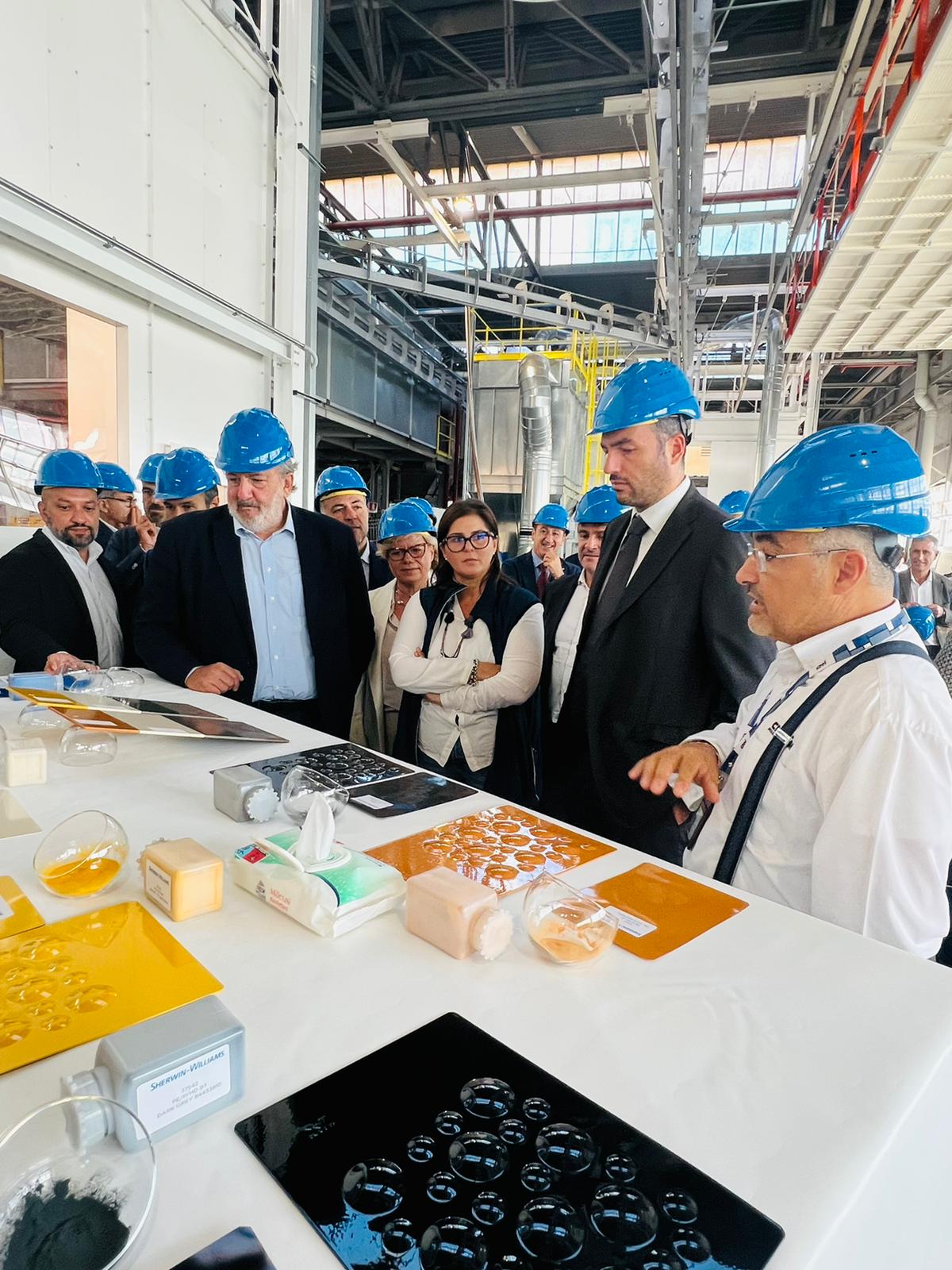 Galleria Emiliano, Delli Noci, Capone alla CNH Industrial di Lecce per i 50 anni di attività: “Lavoro qualificato, Regione pronta a progettare insieme i prossimi 50