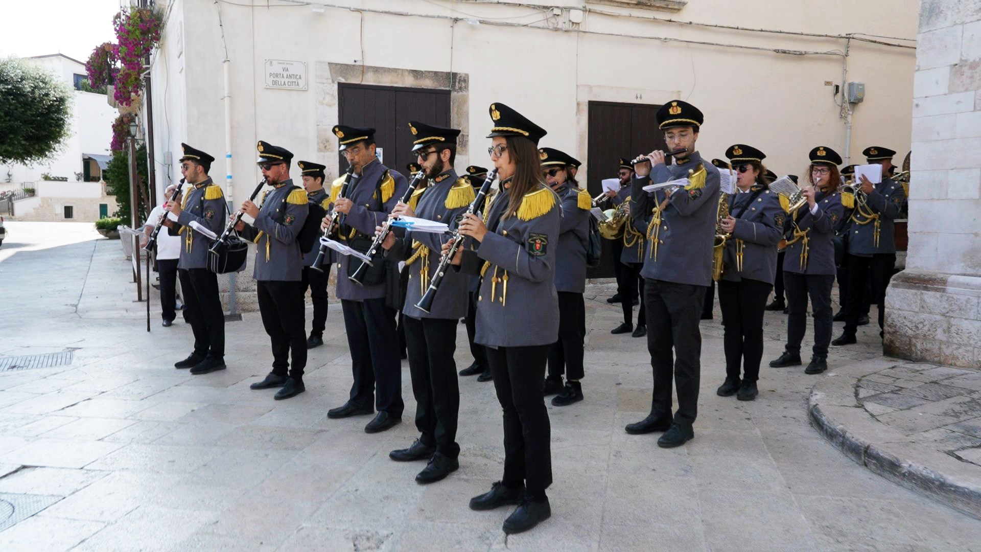 Galleria CONVERSANO, LA FIRMA DEL MAESTRO MUTI SULLA LEGGE PUGLIESE SULLE BANDE MUSICALI: “SIA DI ESEMPIO PER IL PAESE”. EMILIANO: “LA PUGLIA SI RIAPPROPRIA DELLA SUA IDENTITÀ” - Diapositiva 6 di 15