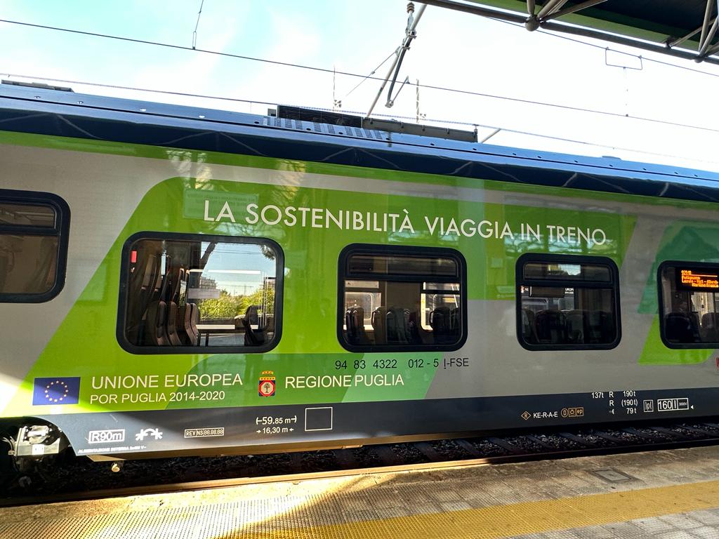 Galleria Maurodinoia: “Oggi FSE fa partire un treno elettrico verde, anche nella livrea, a conferma del nostro impegno verso la sostenibilità dei trasporti” - Diapositiva 2 di 7