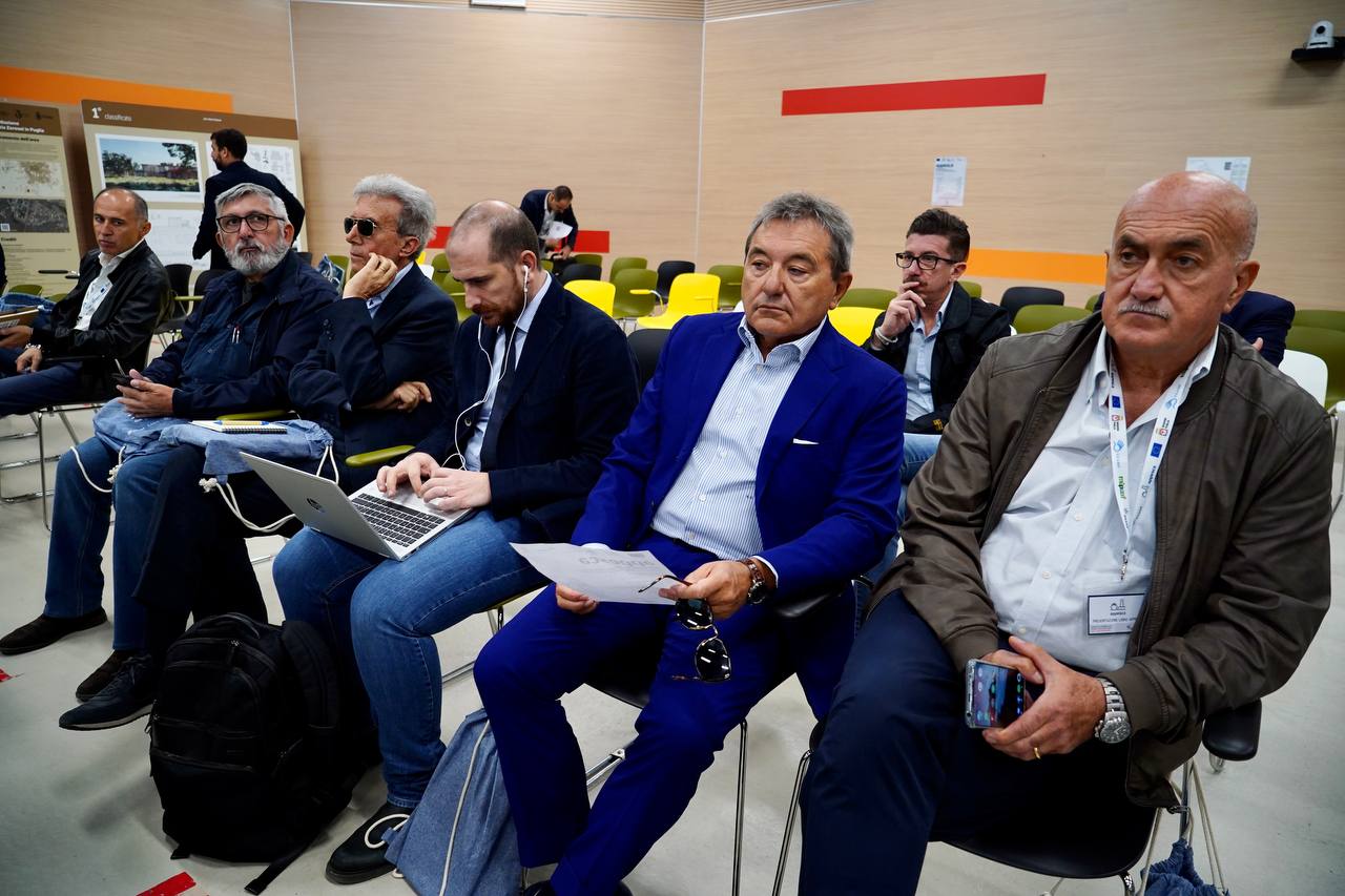Galleria FdL 22. APPESCA: presentato lo studio di 42 siti portuali di Puglia per costruire strategie di sviluppo dell’economia del mare e della pesca - Diapositiva 5 di 10