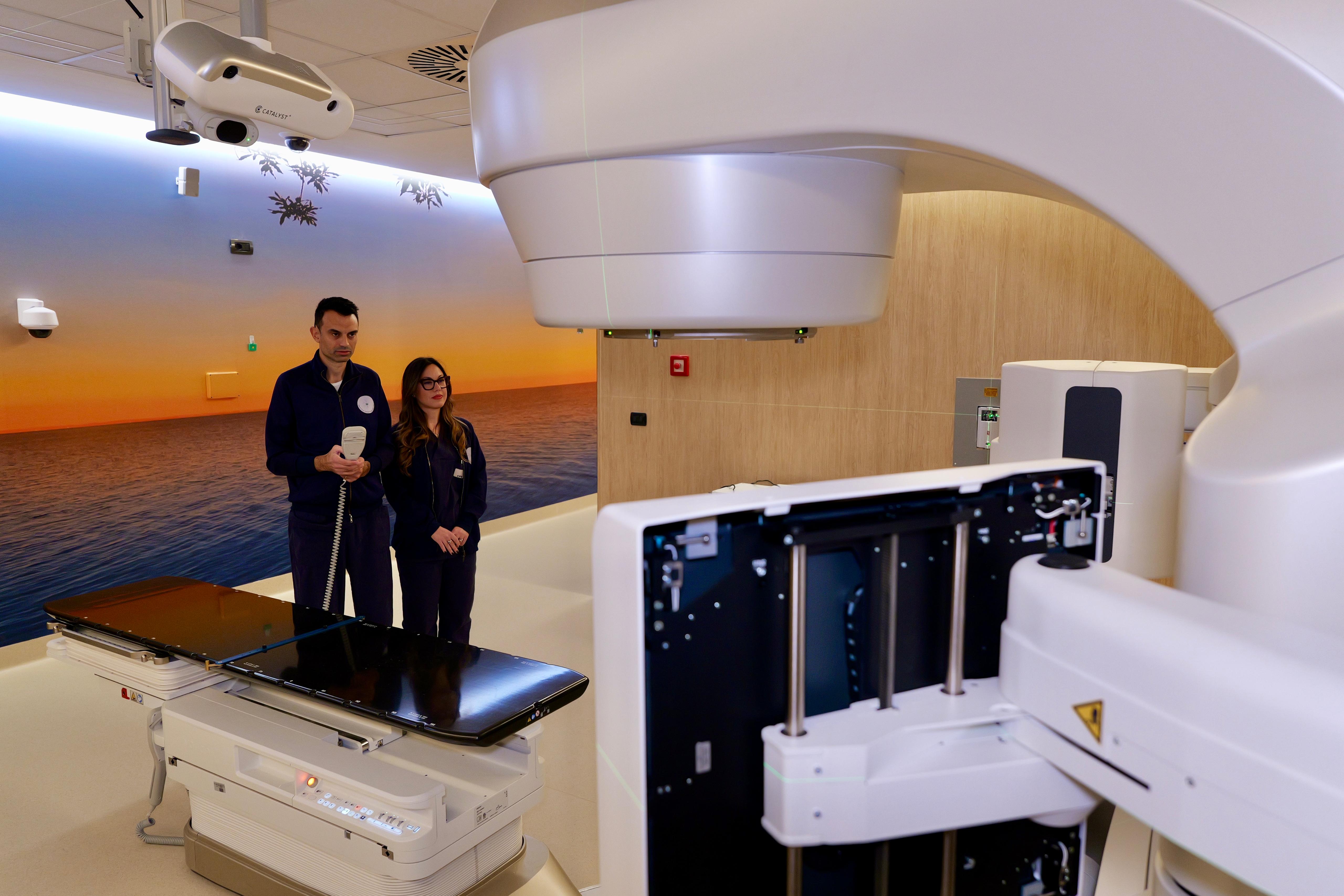 Galleria Inaugurato da Emiliano acceleratore lineare Istituto Oncologico di Bari - Diapositiva 3 di 11