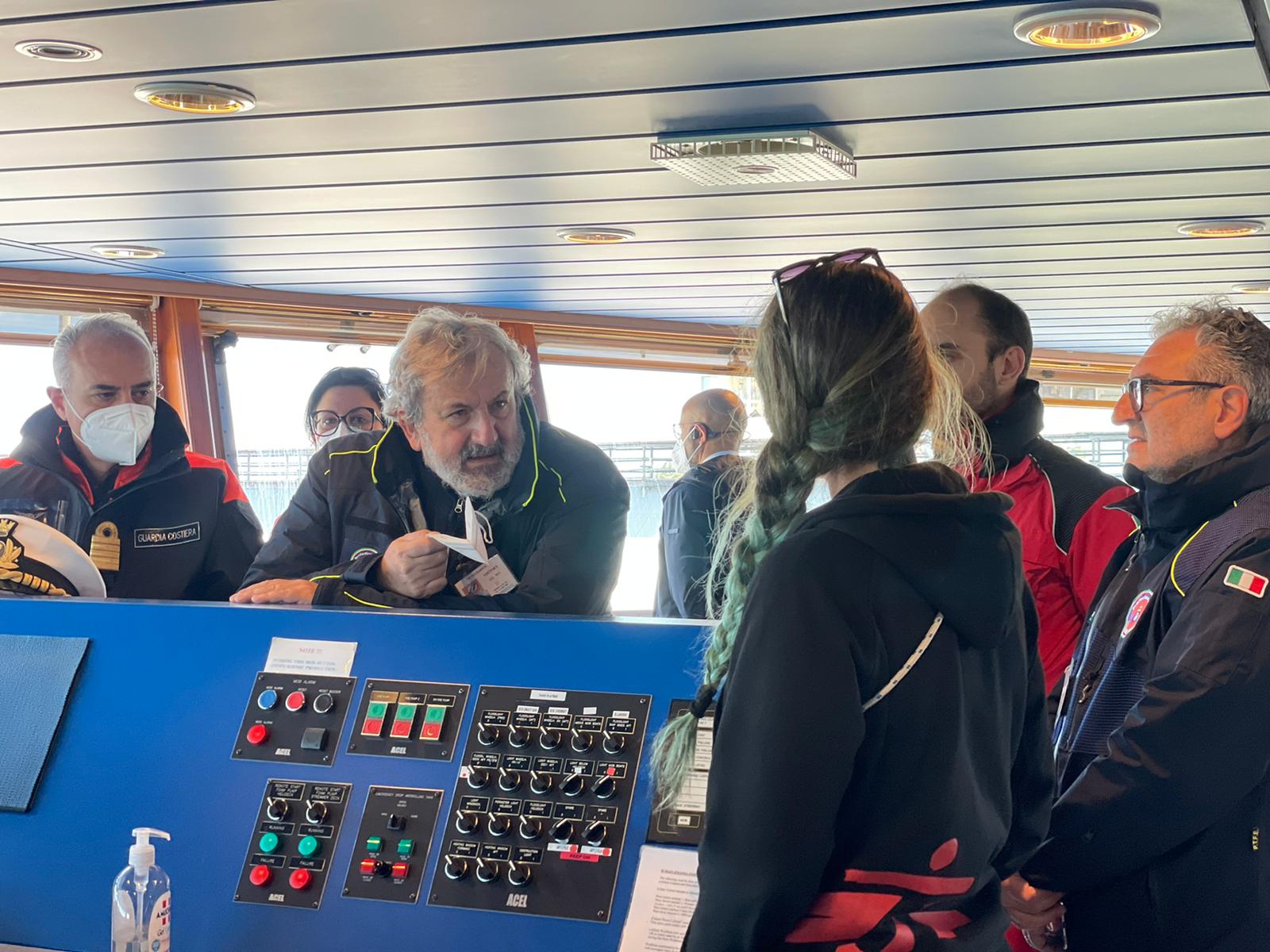 Galleria Emiliano a Brindisi per accogliere la nave di Medici Senza Frontiere con 339 persone salvate al largo di Malta - Diapositiva 34 di 34