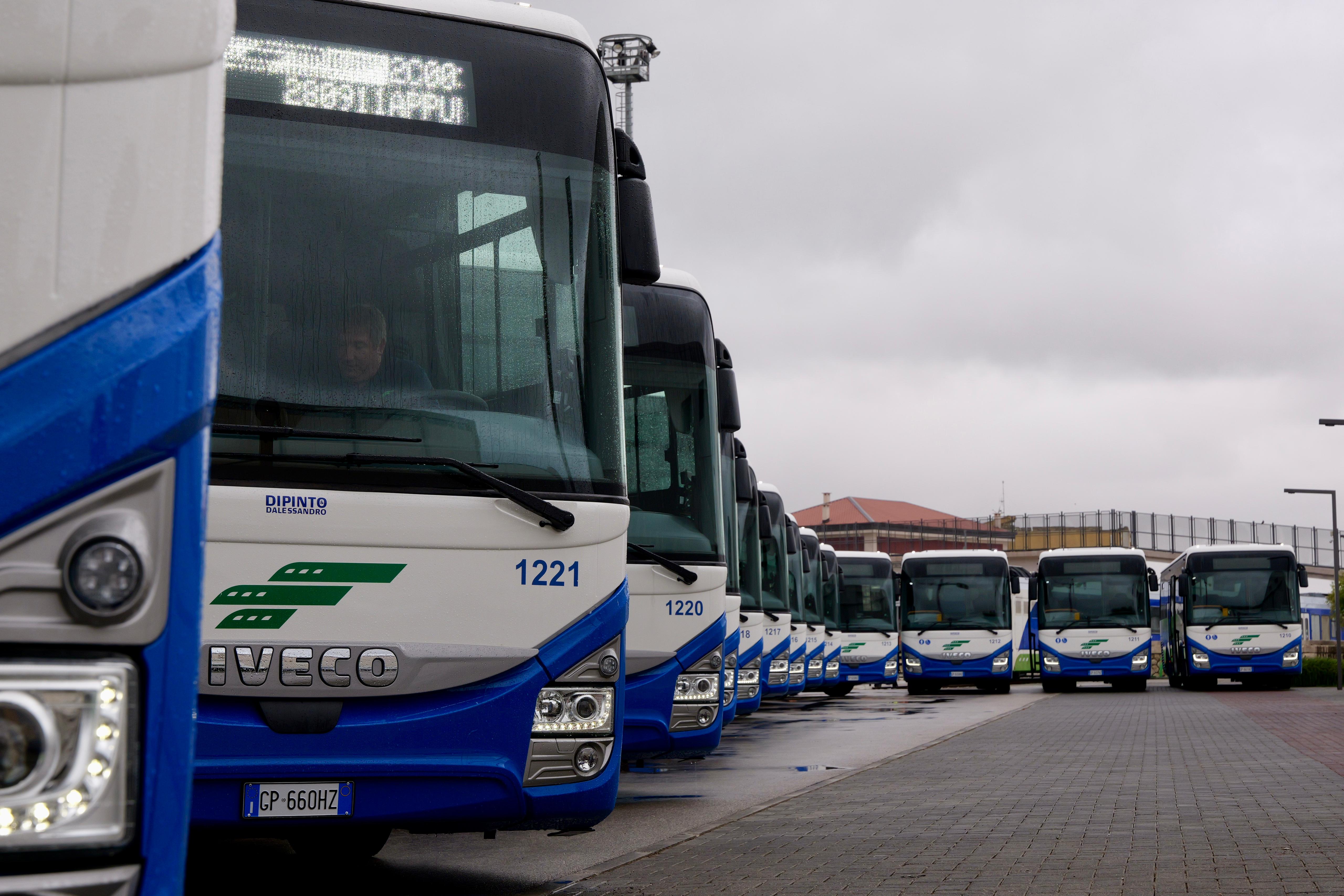 Galleria Trasporti, inaugurati 15 nuovi autobus FAL: l’azienda ha completato il rinnovo del parco mezzi pugliese, tra i più giovani d’Italia - Diapositiva 11 di 13