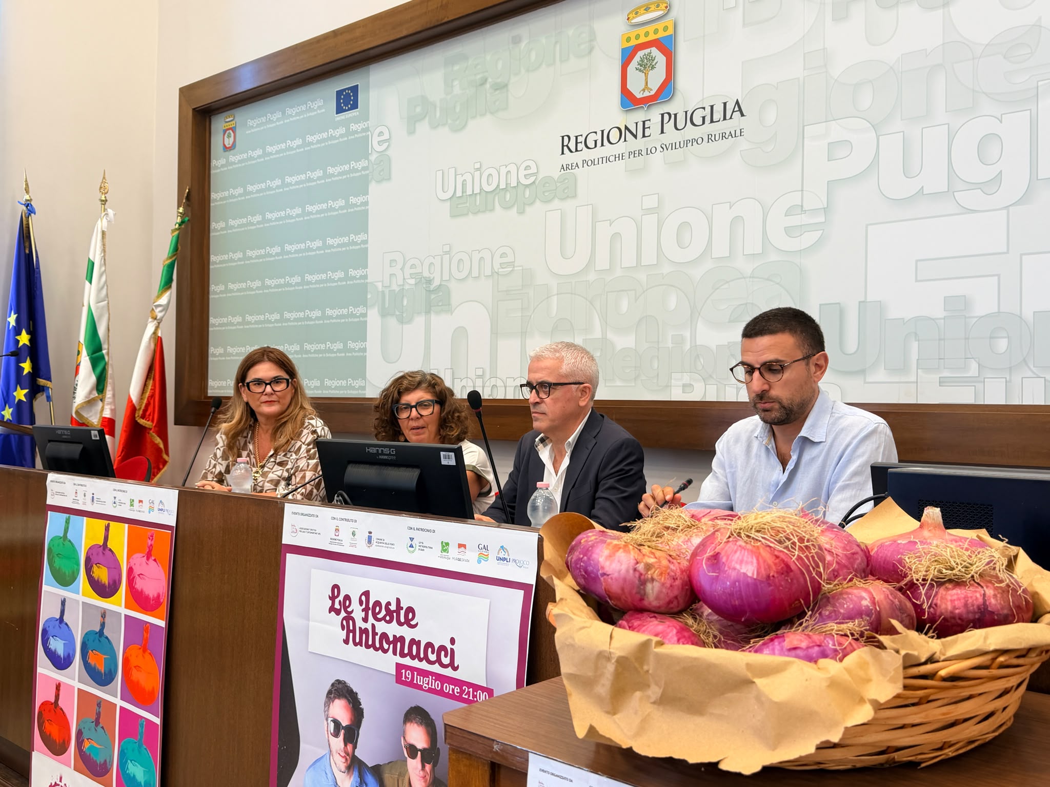 Galleria La Cipolla Rossa di Acquaviva celebra 25 anni di festa: tradizione, innovazione e identità del Sud Est Barese - Diapositiva 2 di 3