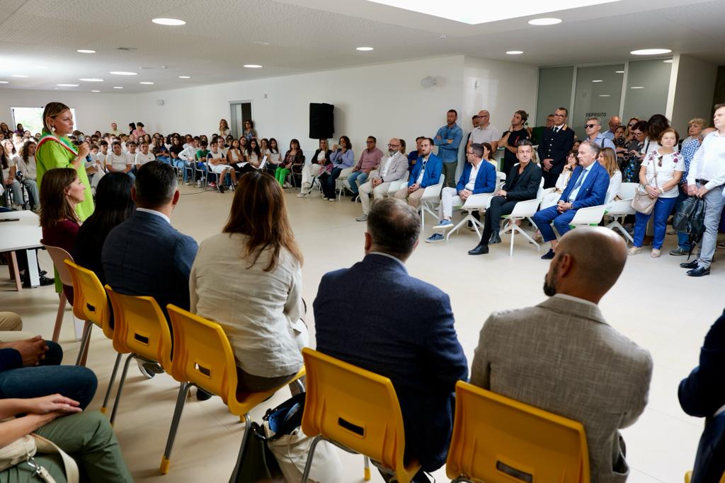Galleria L’assessore Leo all’inaugurazione della nuova scuola innovativa ed ecosostenibile a Bitetto - Diapositiva 21 di 22