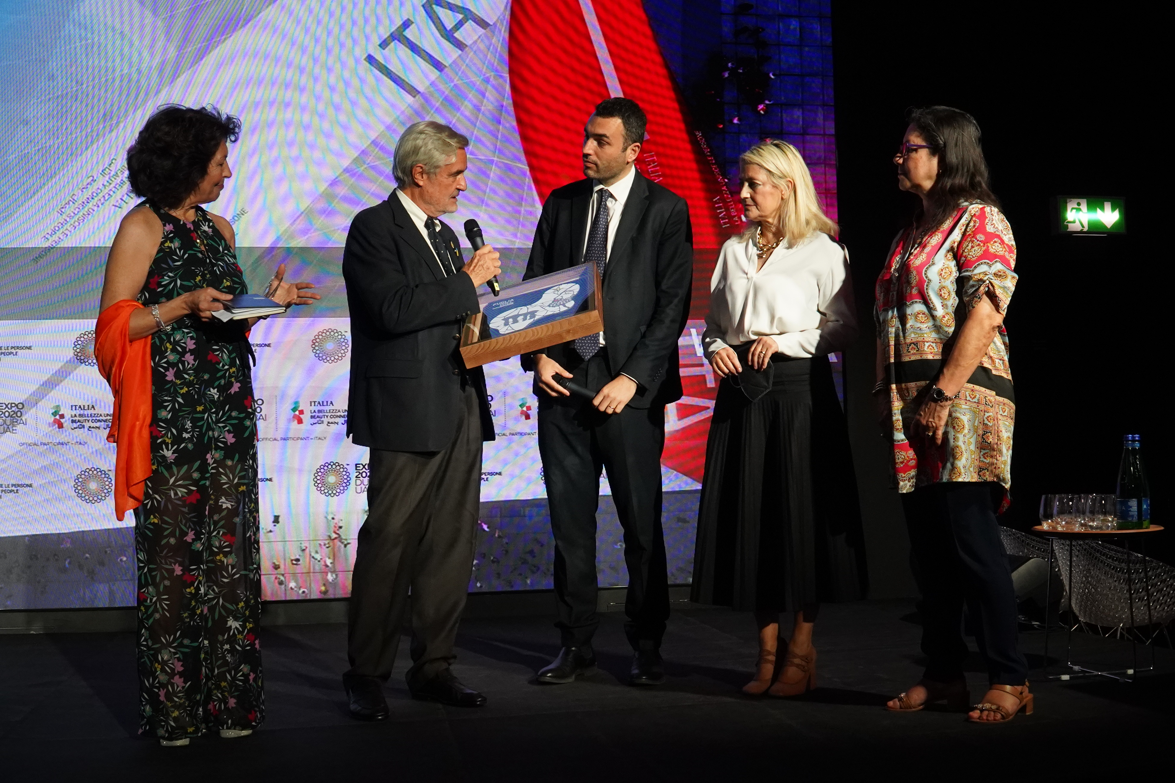 Galleria Maraschio: “La Strategia di sviluppo sostenibile della Puglia per tutelare il territorio e affrontare la transizione energetica e climatica” - Diapositiva 3 di 5