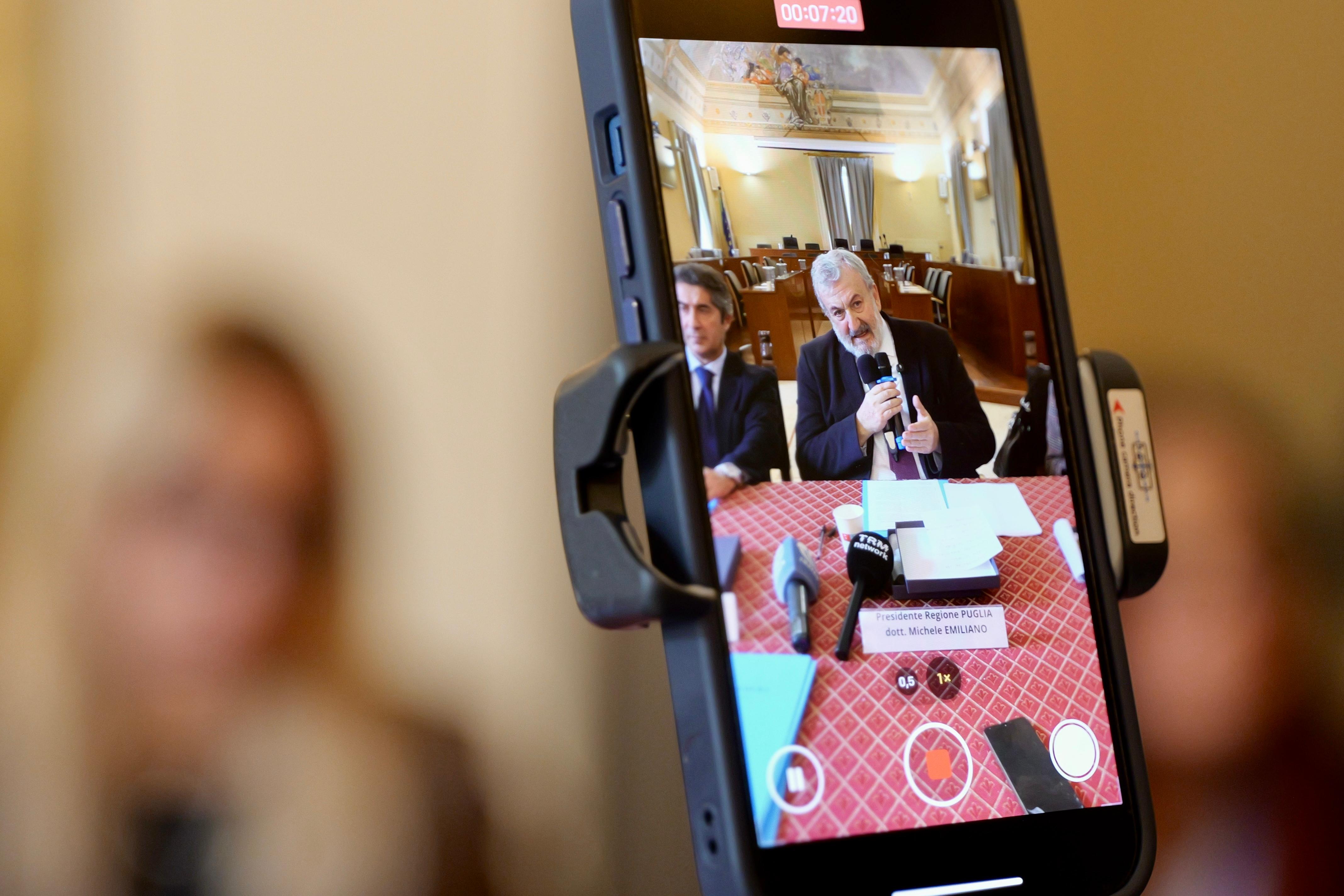 Galleria Dismissione e riqualificazione discarica ex Tradeco di Altamura (Ba), Emiliano e Triggiani: “Il Comune protagonista del cambiamento con il supporto di Regione Puglia” - Diapositiva 8 di 8