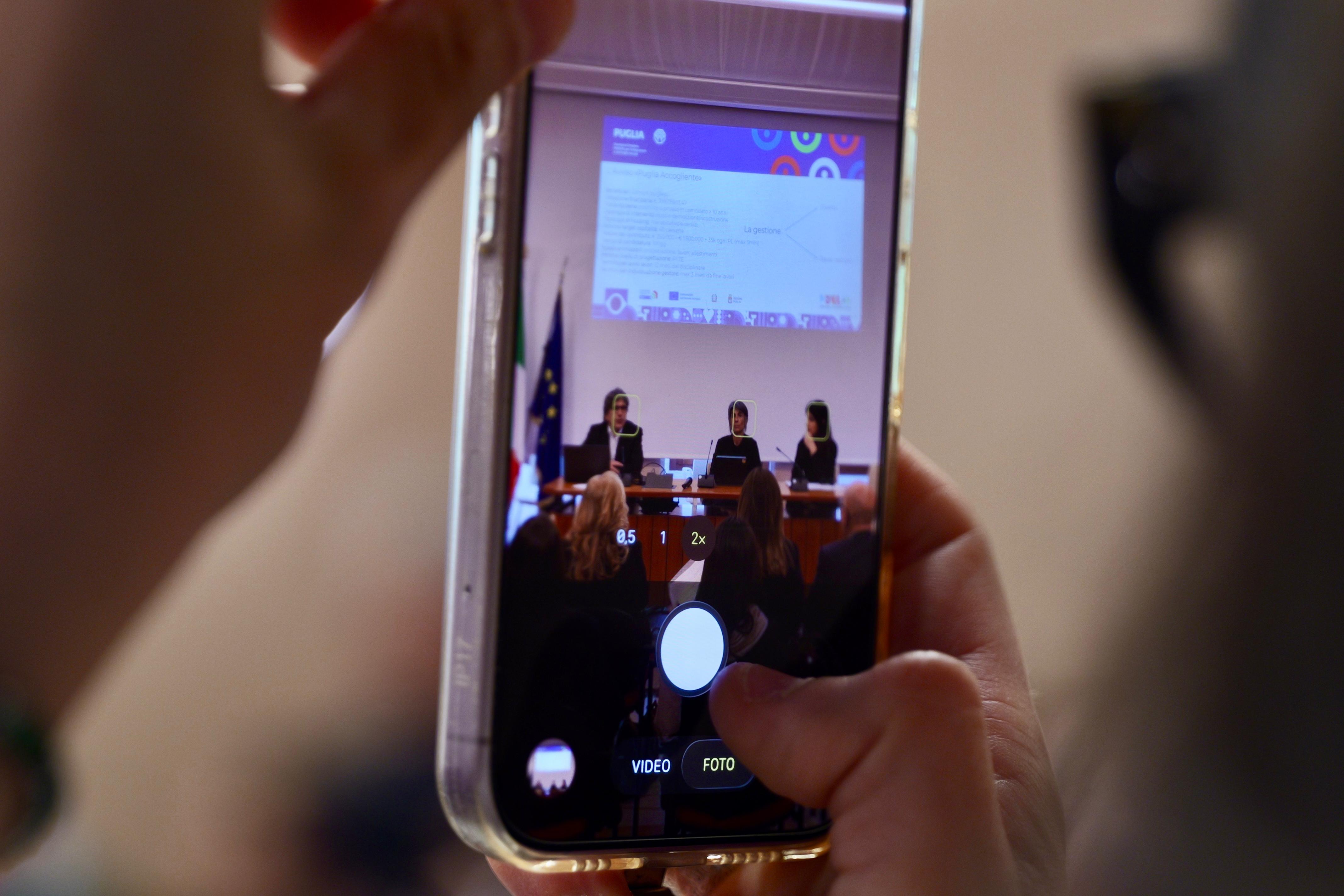 Galleria Ecco “Puglia Accogliente”, l’Avviso regionale per l’inclusione socio-abitativa dei lavoratori migranti: 40 milioni ai Comuni per superare gli insediamenti informali e contrastare il caporalato - Diapositiva 2 di 9