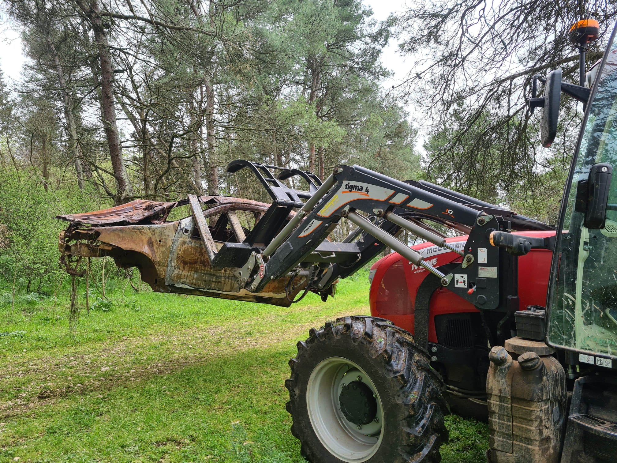 Galleria PLAUSO PRESIDENTE EMILIANO A OPERAZIONE “ALTA MURGIA CLEAN UP” CON ESERCITO, PARCO NAZIONALE ALTA MURGIA E ARIF CONTRO ABBANDONO DEI RIFIUTI - Diapositiva 5 di 8