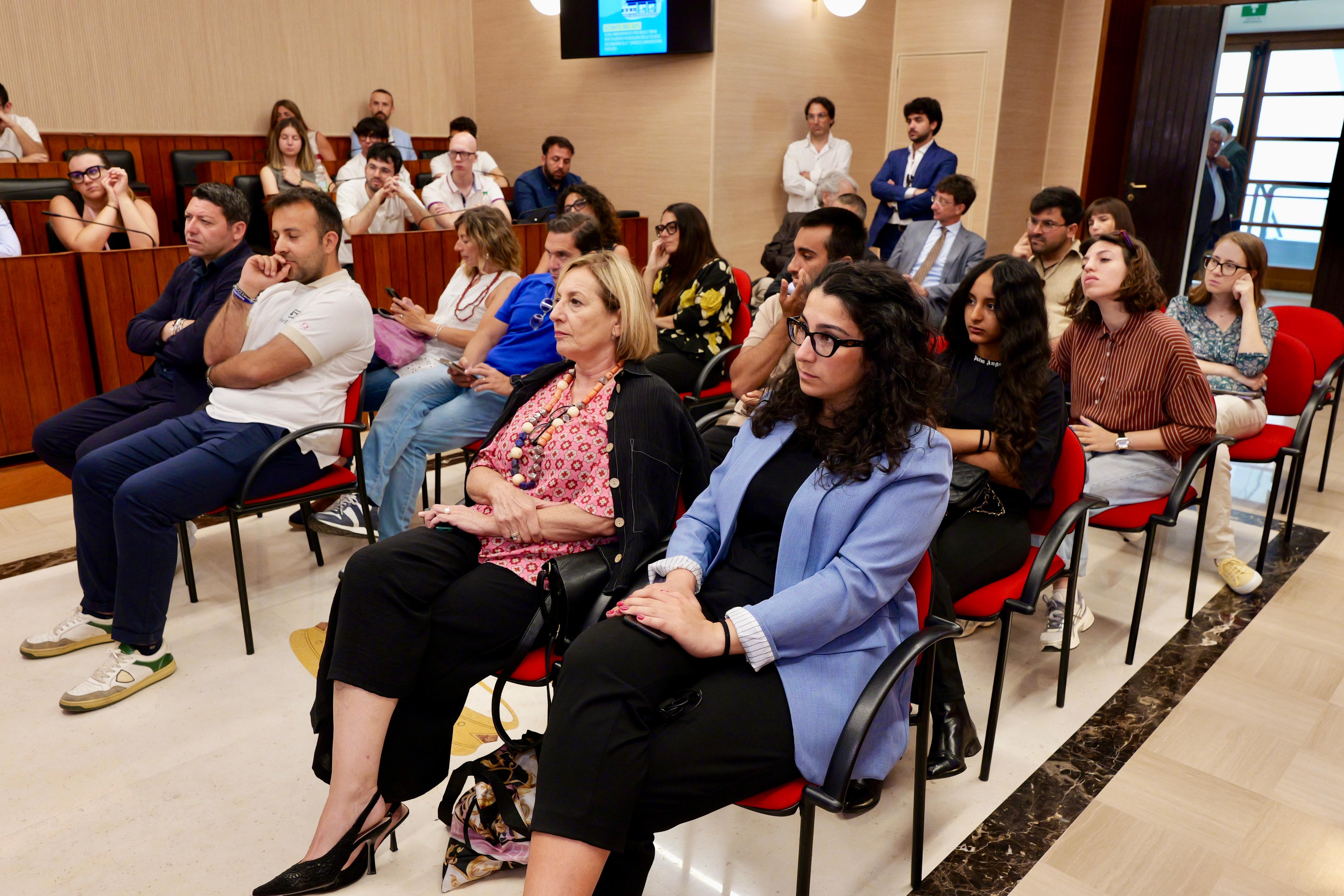 Galleria Diritto alla mobilità e allo studio, sconti del 50% sugli abbonamenti mensili del TPL per gli studenti pendolari per il prossimo anno scolastico e universitario - Diapositiva 7 di 13