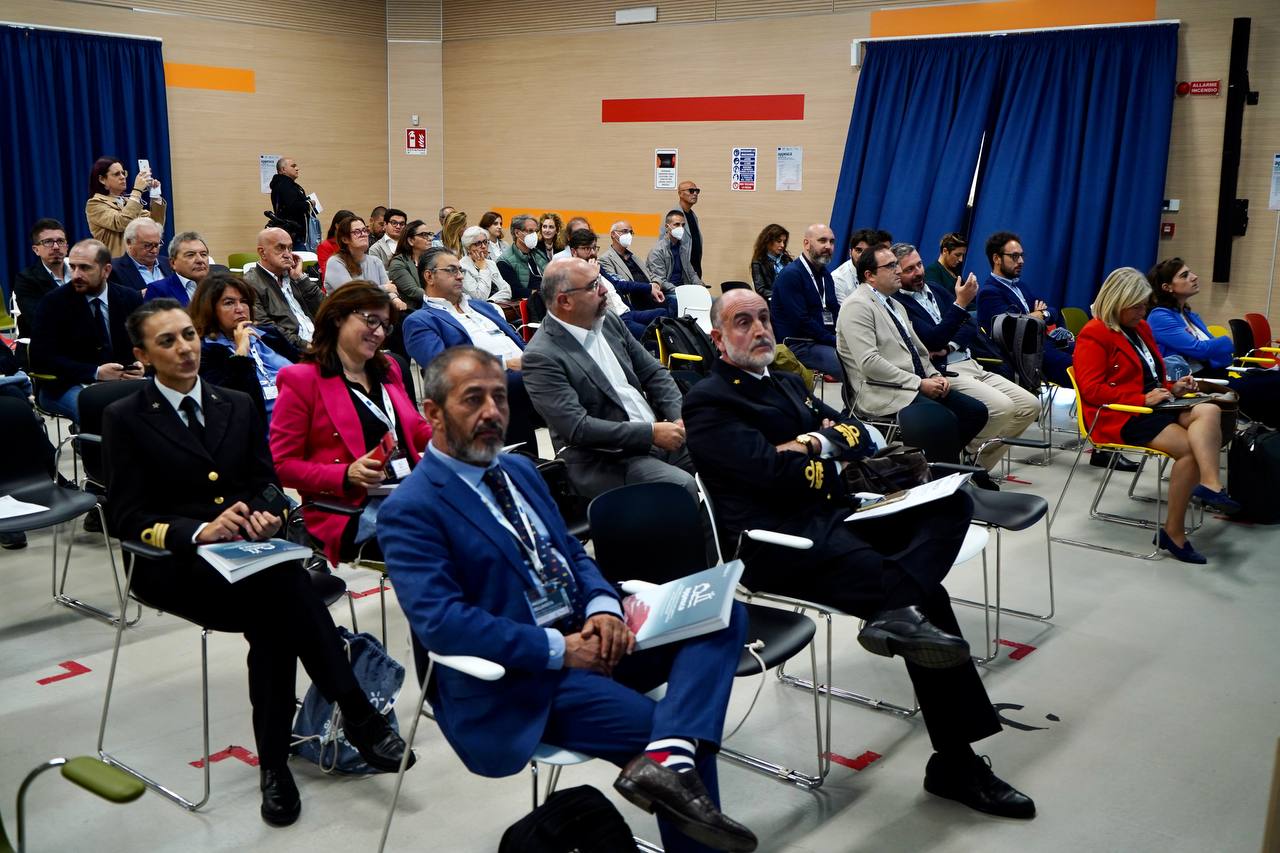 Galleria FdL 22. APPESCA: presentato lo studio di 42 siti portuali di Puglia per costruire strategie di sviluppo dell’economia del mare e della pesca - Diapositiva 3 di 10