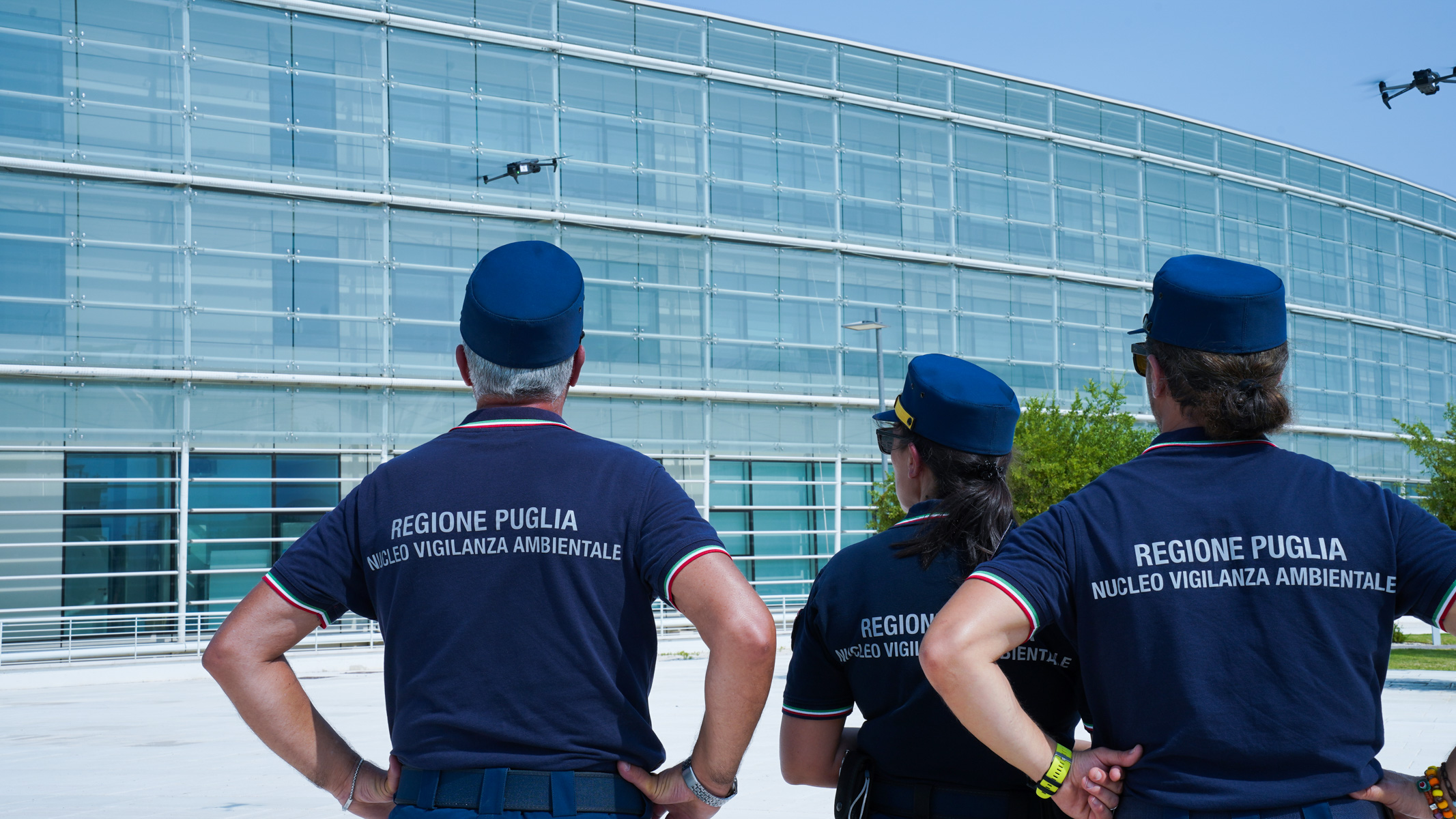 Galleria Lotta all’abbandono dei rifiuti, oggi in Regione la dimostrazione di volo dei droni - Diapositiva 1 di 12